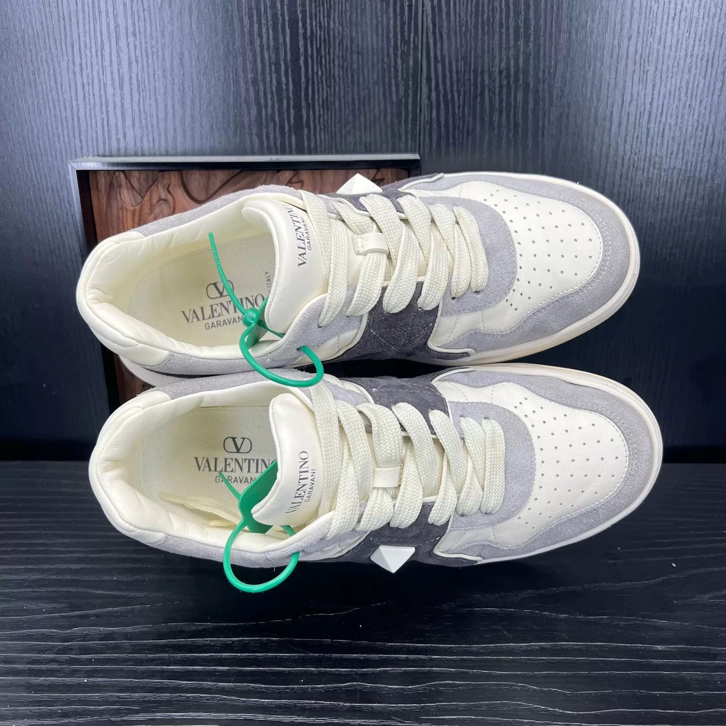 Valentino Valentino One Stud Gray & White 41 Size US 8 / EU 41 - 3 Thumbnail