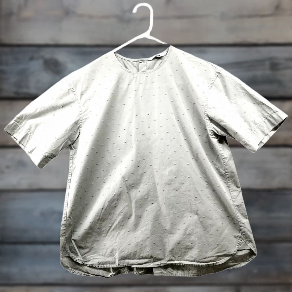 Uniqlo Uniqlo Blouse Womens S Sage Green Swiss Dot Short Sleeve Cotton Top Fancy Button Back Casual Spring Summer Basic Classic Size S / US 4 / IT 40 - 1 Thumbnail