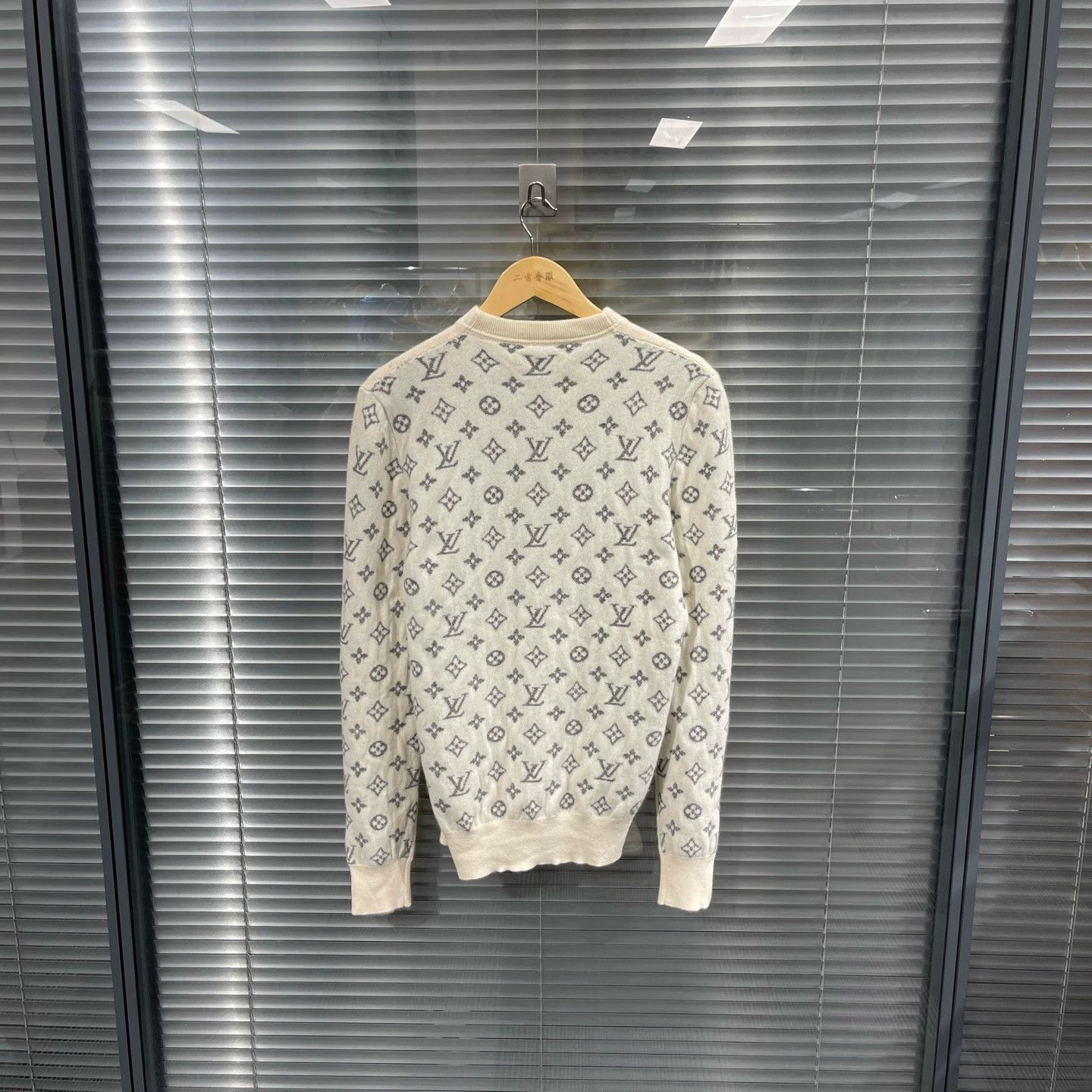 Louis Vuitton Louis Vuitton Back Full Print Cashmere Knit Sweater S Size US S / EU 44-46 / 1 - 1 Thumbnail