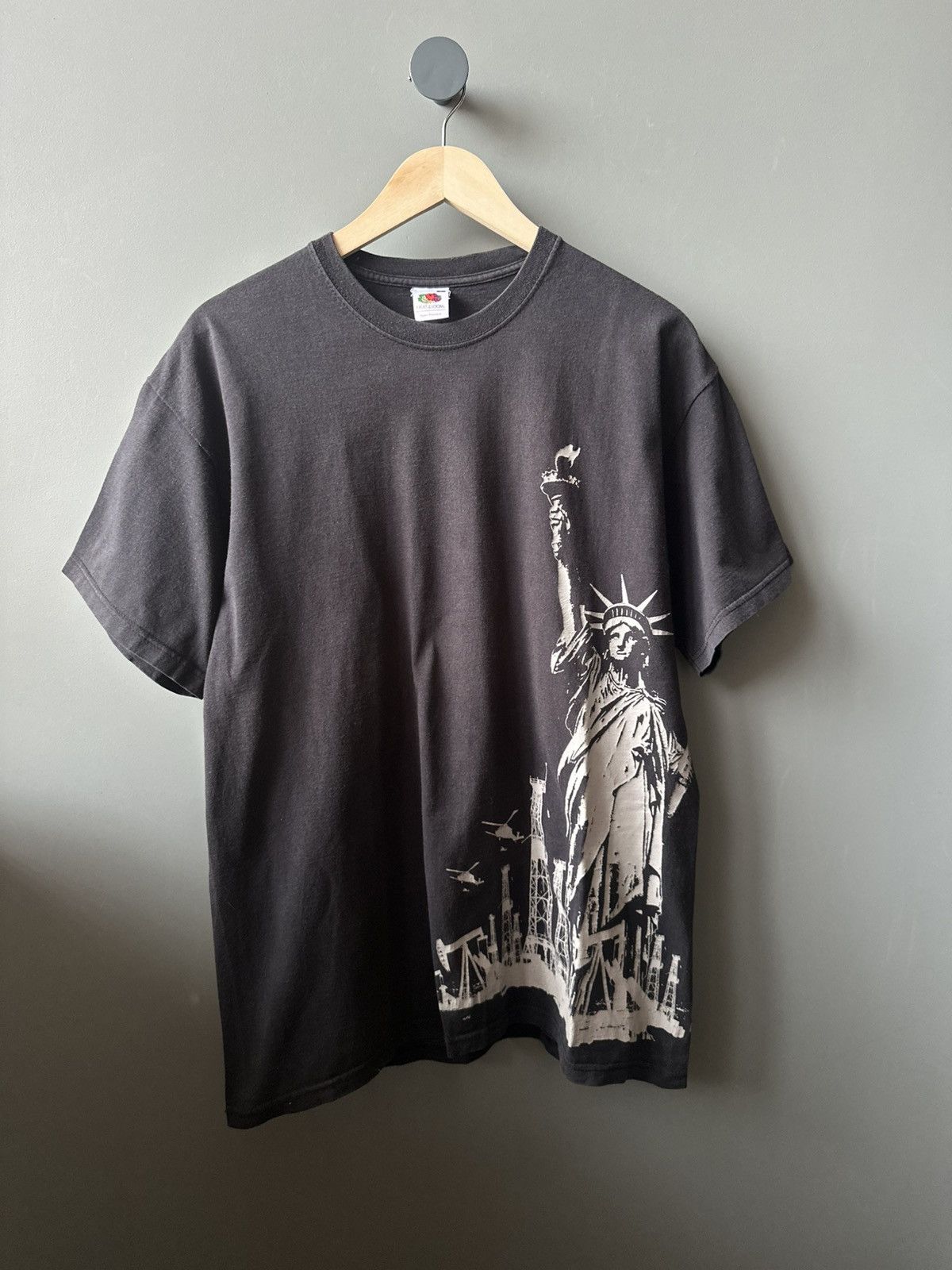 Fruit Of The Loom Statue of Liberty America Anti-Flag Tee Size US L / EU 52-54 / 3 - 1 Thumbnail