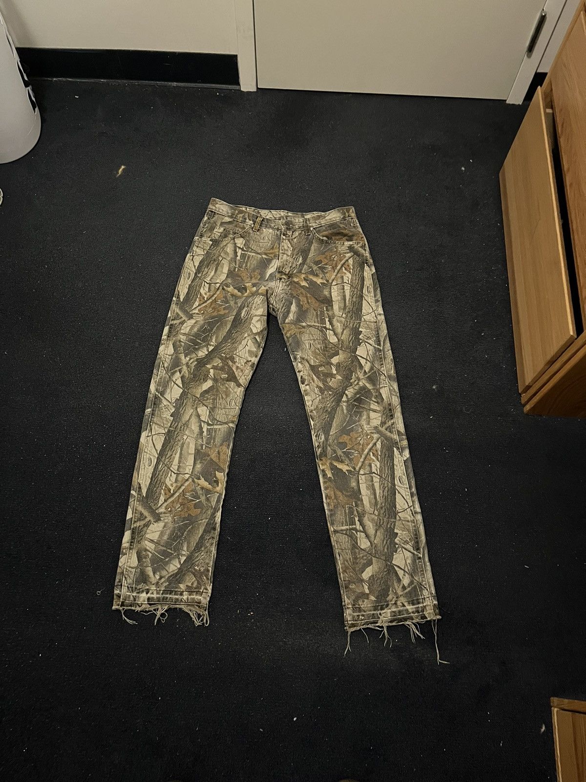 image of Vintage Pro Gear Wrangler Distressed Real Tree Pants in Camo, Men's (Size 35)