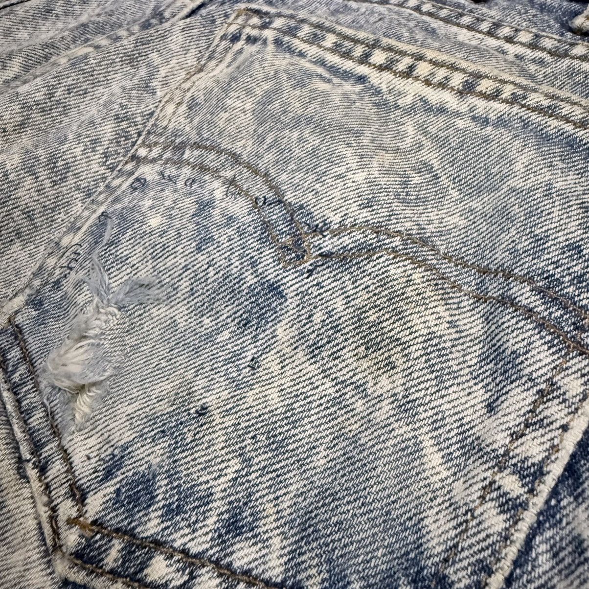 Levi's Vintage Clothing Vintage Thrash 90s Levis 505 IRREGULAR Acid Wash Rare Denim Size US 34 / EU 50 - 9 Thumbnail
