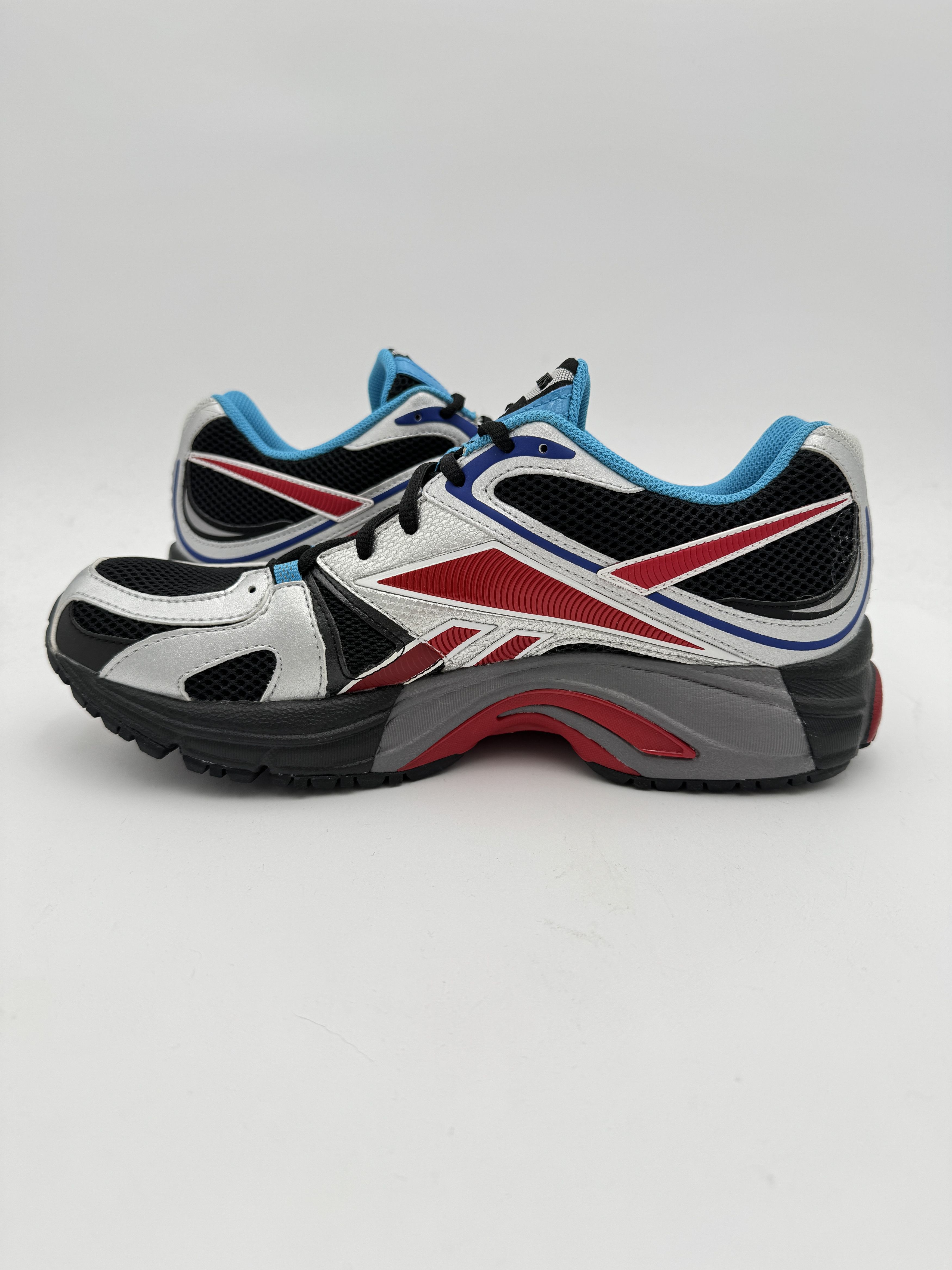 Reebok × Vetements Vetements Reebok Spike Runner 200 Black Silver Red Blue Size US 9 / EU 42 - 6 Thumbnail