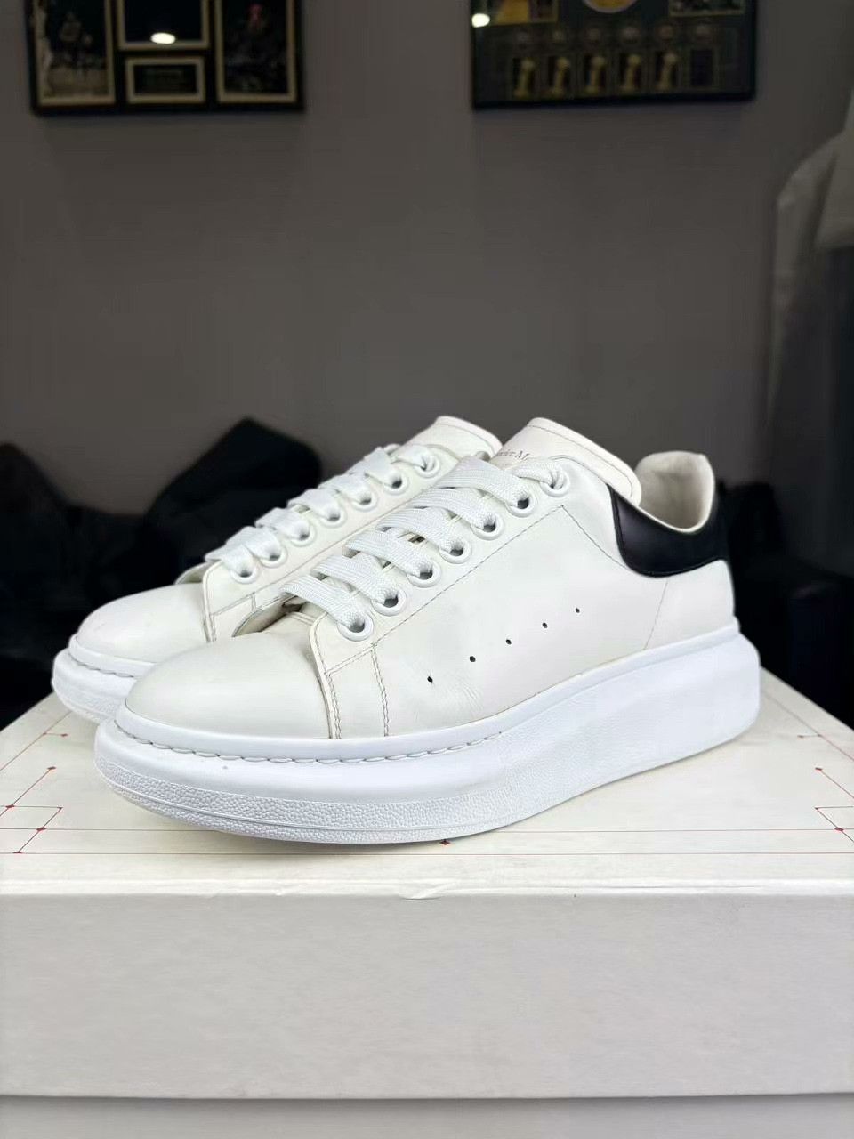 Alexander McQueen Alexander McQueen Black Lowtop Sneakers 39 Men Size US 6.5 / EU 39-40 - 1 Thumbnail