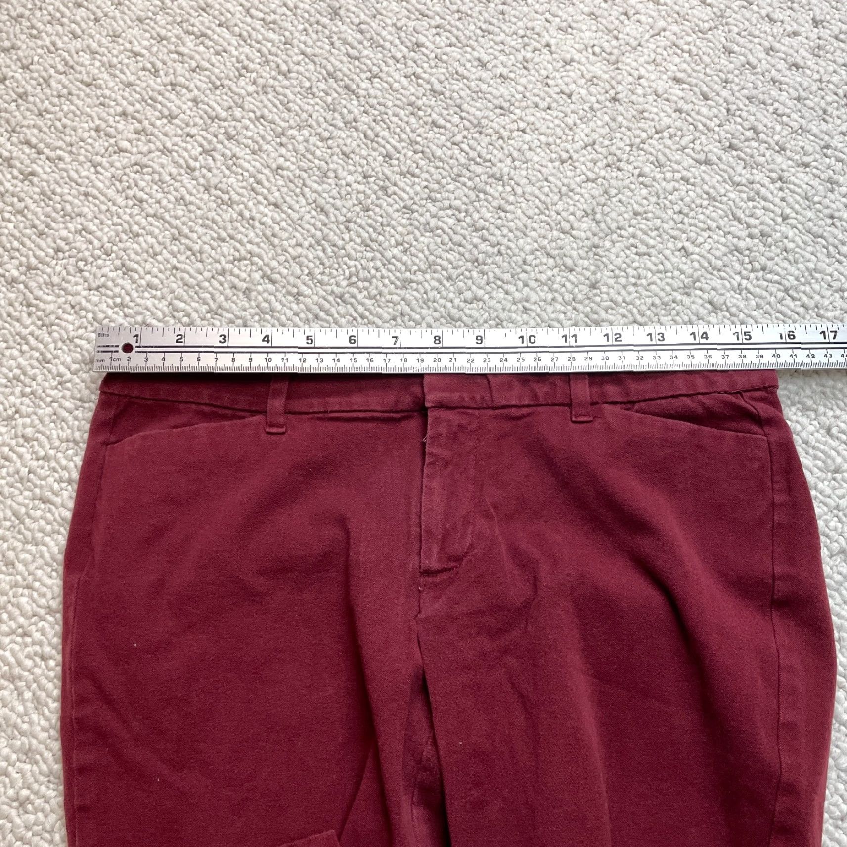 Old Navy Old Navy Pants Womens 10 Chino Lounge Pants Slacks 31x26 Ankle Red Wine Daisy Pattern Solid Casual Womens Size 24" / US 00 / IT 34 - 7 Thumbnail