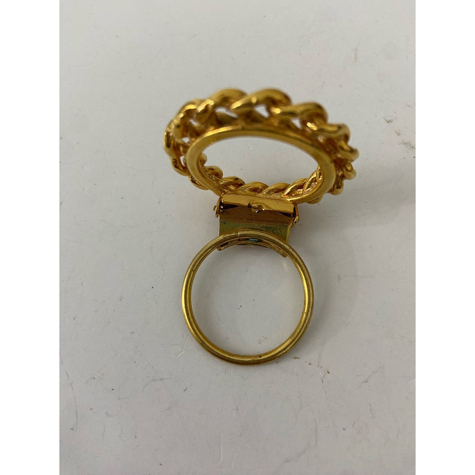 Vintage west Germany gold tone round brooch clip Size ONE SIZE - 3 Thumbnail