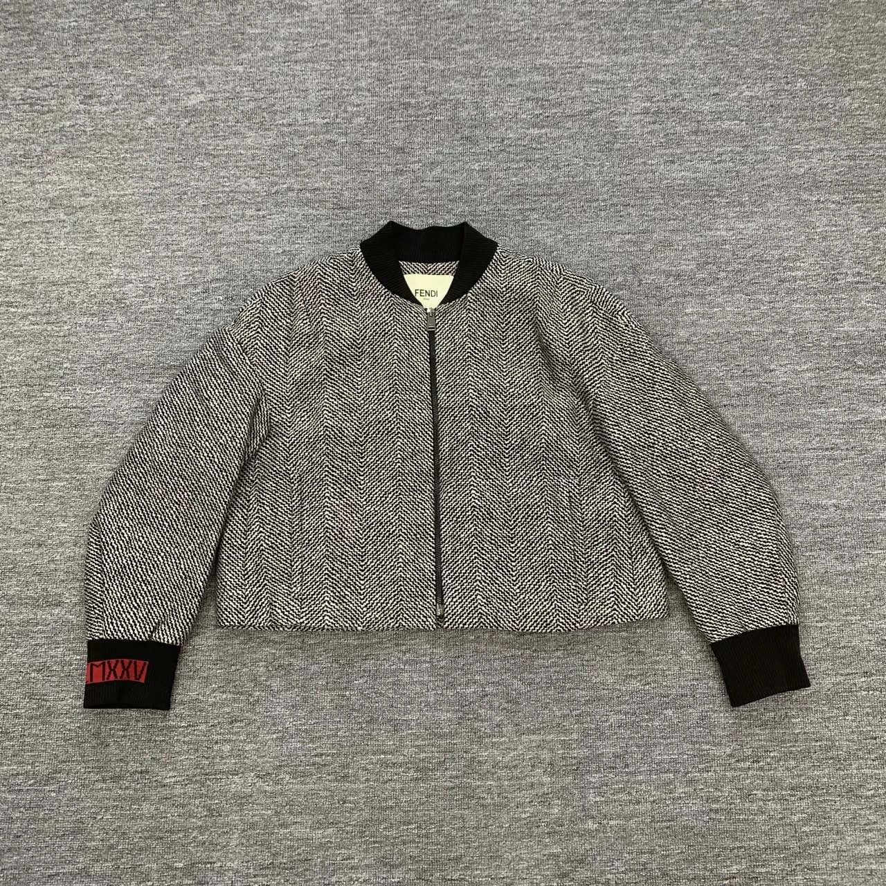 Fendi Fendi wool silk short jacket 95 New Size XS / US 0-2 / IT 36-38 - 1 Thumbnail
