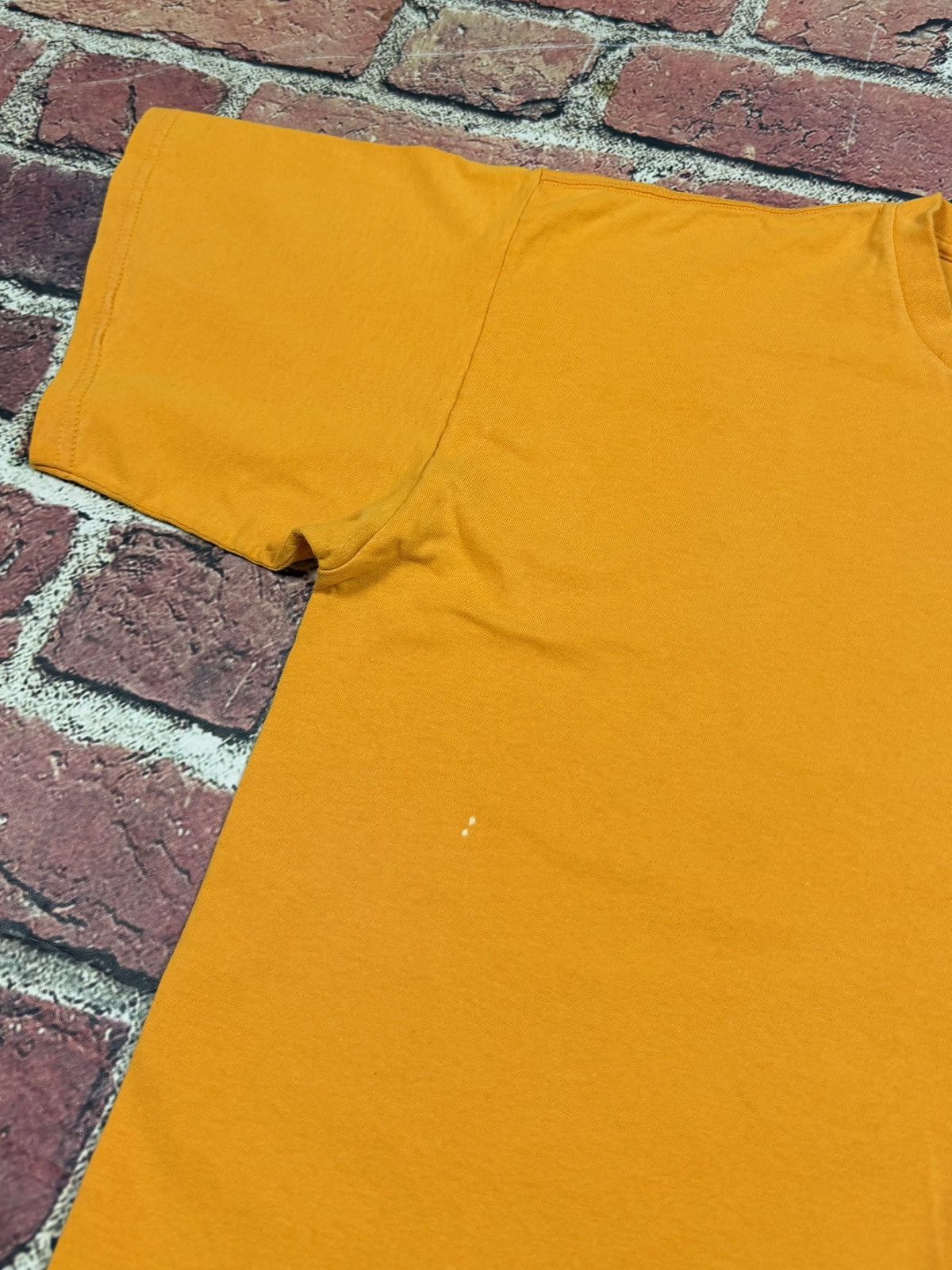 Vintage Vintage Nike Mini Swoosh T-Shirt Mustard Yellow 90s Y2K Size US L / EU 52-54 / 3 - 8 Thumbnail
