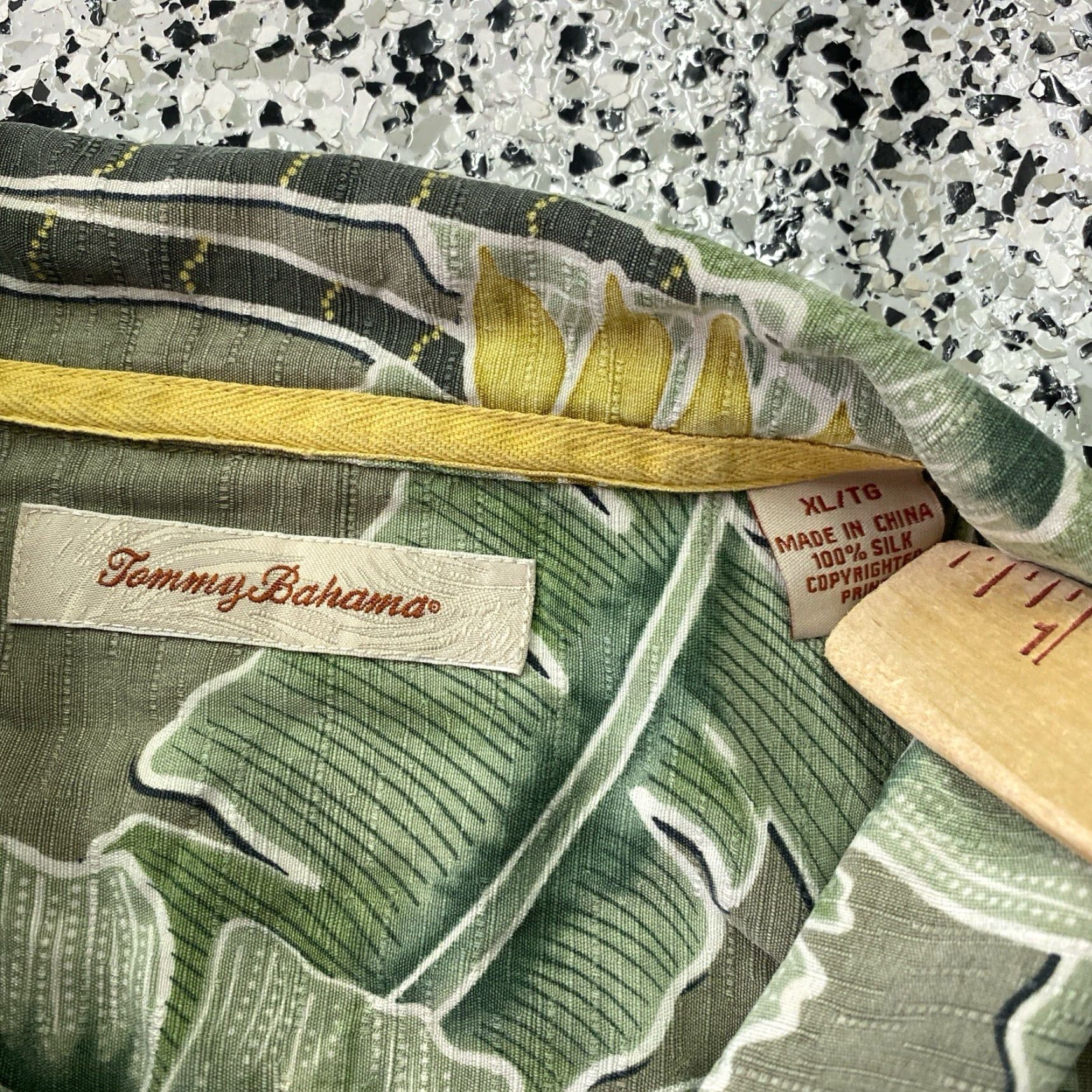 Tommy Bahama Tommy Bahama Silk Floral Palms Print Short Sleeve Camp Shirt Men XL Hawaiian Button-Up Collared Beach Tropical Casual Nautical Relaxed Size US XL / EU 56 / 4 - 2 Thumbnail