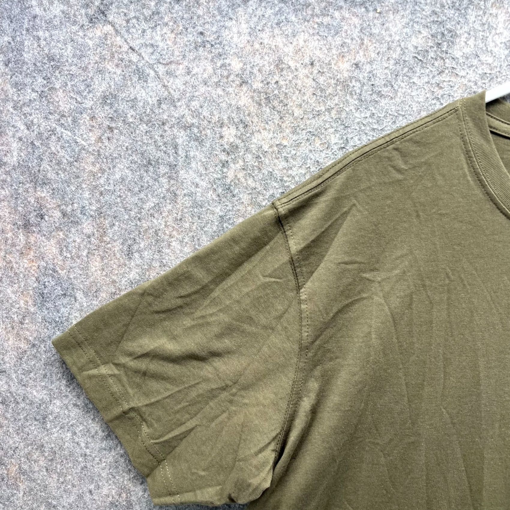 Eddie Bauer VINTAGE Eddie Bauer Shirt Mens Large Green Olive Casual Tee Crewneck Lightweight Top Regular Fit Short Sleeve Logo 90s? Size US L / EU 52-54 / 3 - 6 Thumbnail