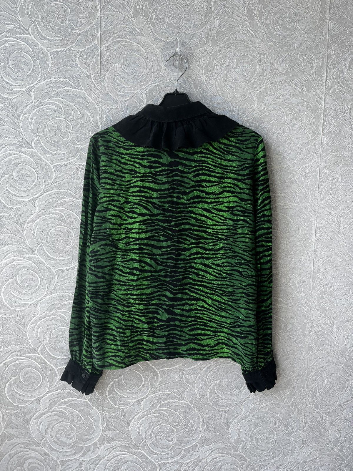 H&M × Kenzo Kenzo H&M Green Silk Tiger Print Beaded Button Blouse Ruffle Size S / US 4 / IT 40 - 7 Thumbnail