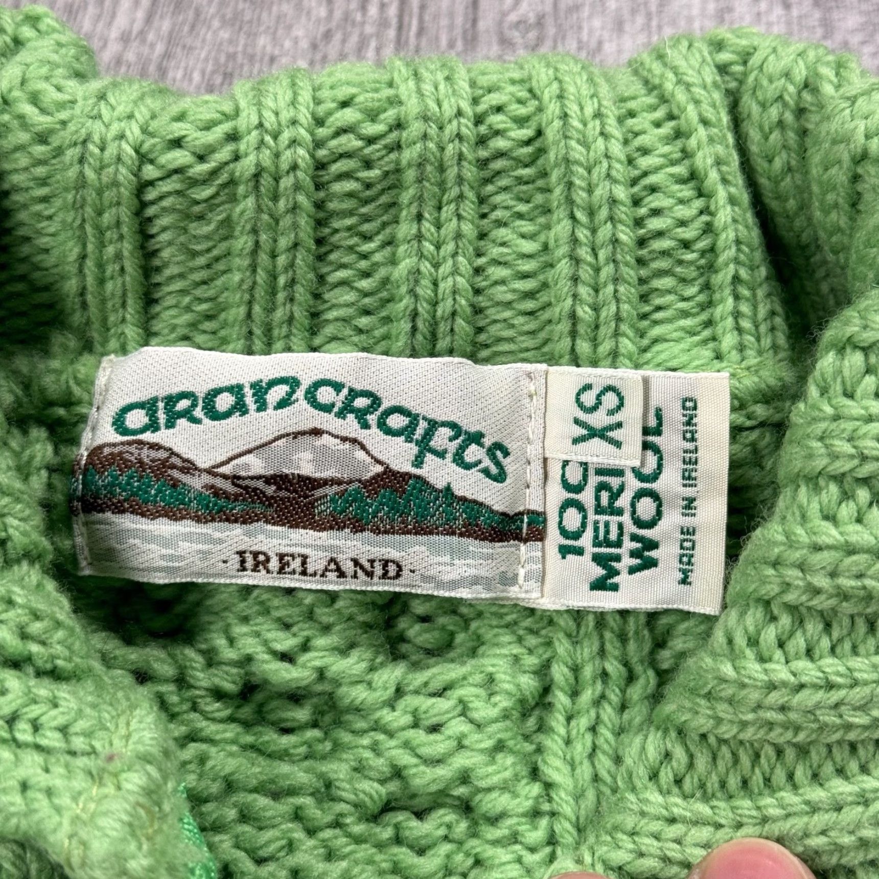Vintage ARAN CRAFTS WOMENS CABLE KNIT SWEATER FULL ZIP XS PISTACHIO GREEN WOOL IRELAND CHRISTMAS Size XS / US 0-2 / IT 36-38 - 3 Thumbnail