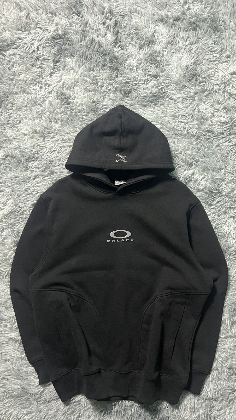 Oakley Palace Hoodie - Tops Oakley Palace Hoodie - Tops
