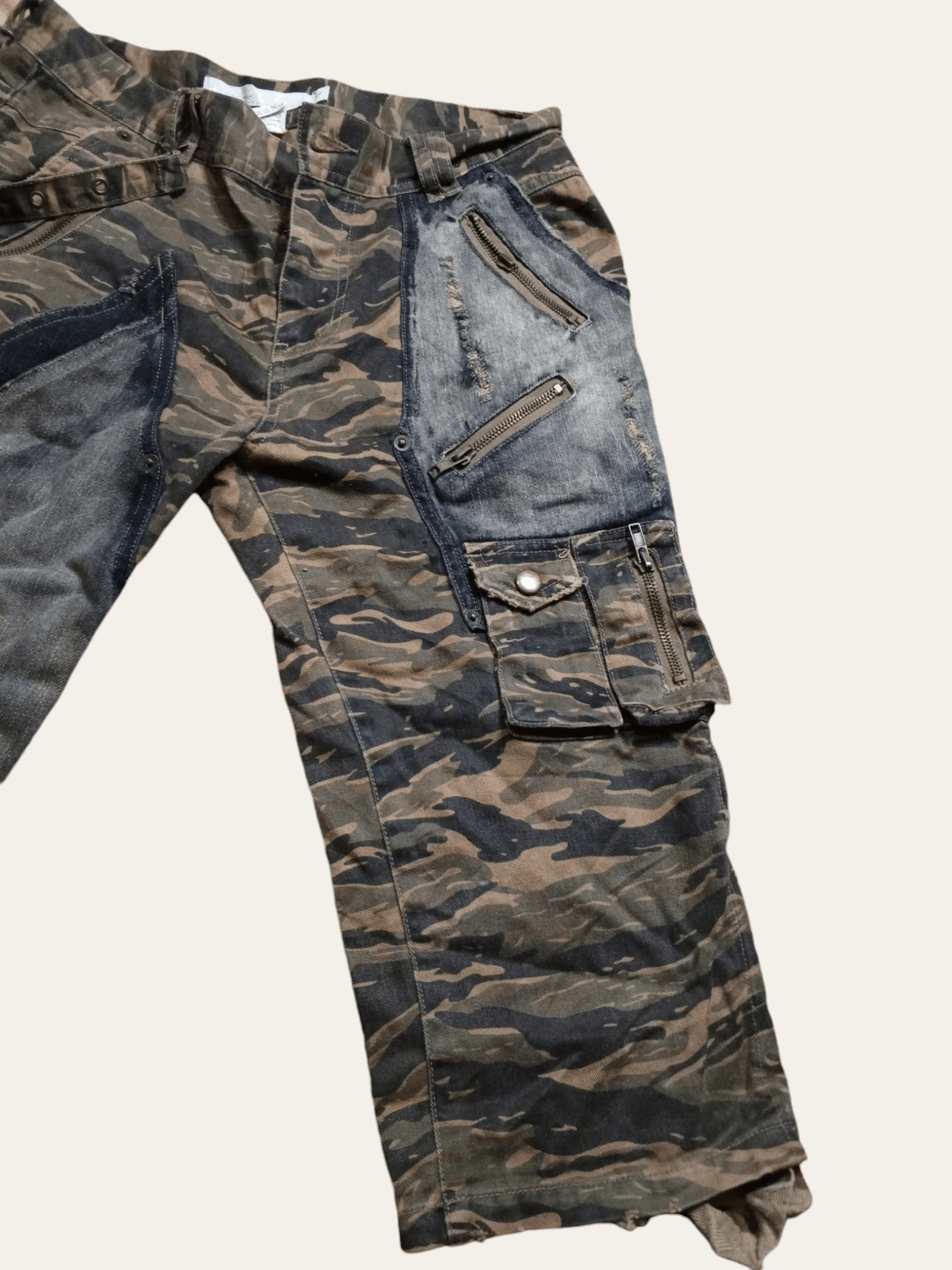 Japanese Brand CLONEDEVGRU CAMO TIGET 3Q MULTIPOCKET RARE Size US 31 - 5 Thumbnail