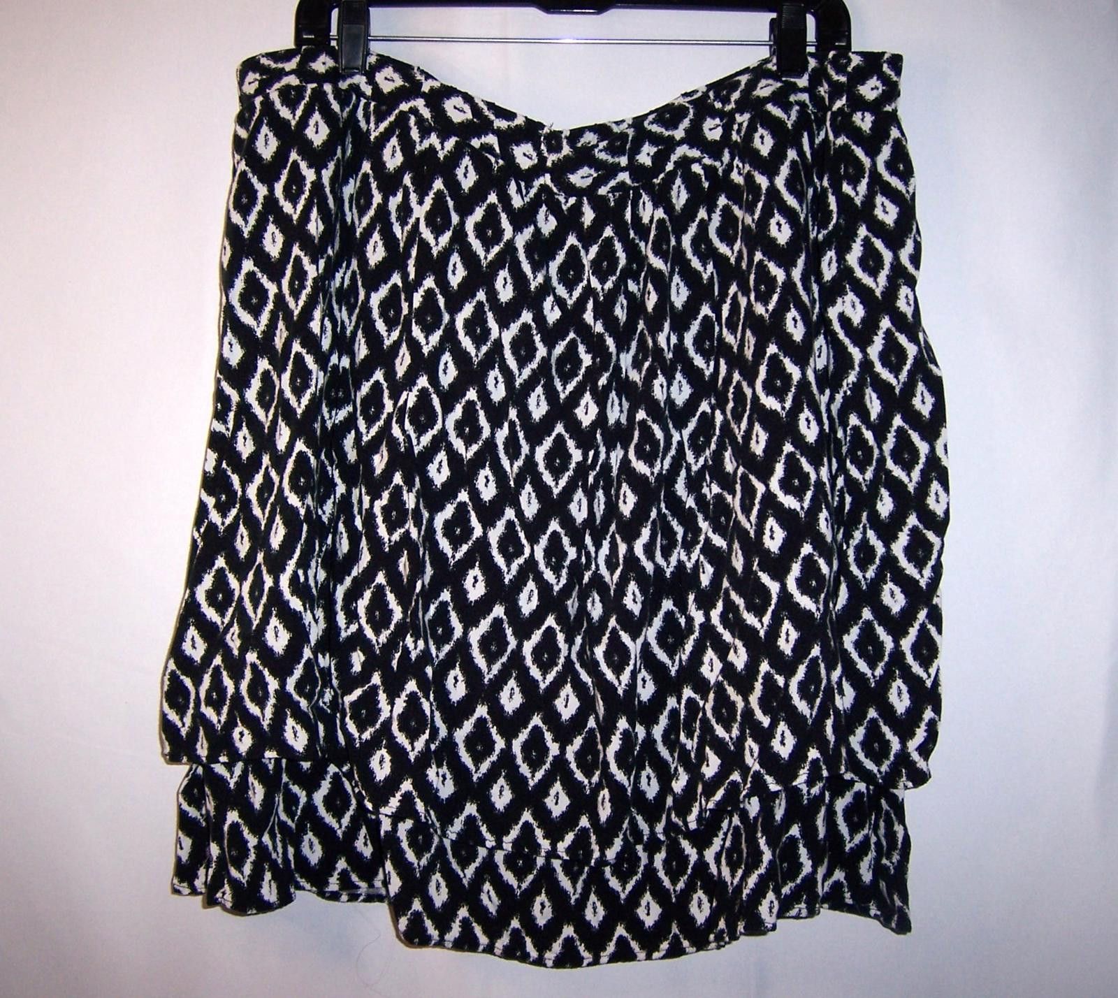 Other Dress Barn Women's 2X Plus 2-Tiered Skirt Black and White Size 42" / US 20 - 1 Thumbnail