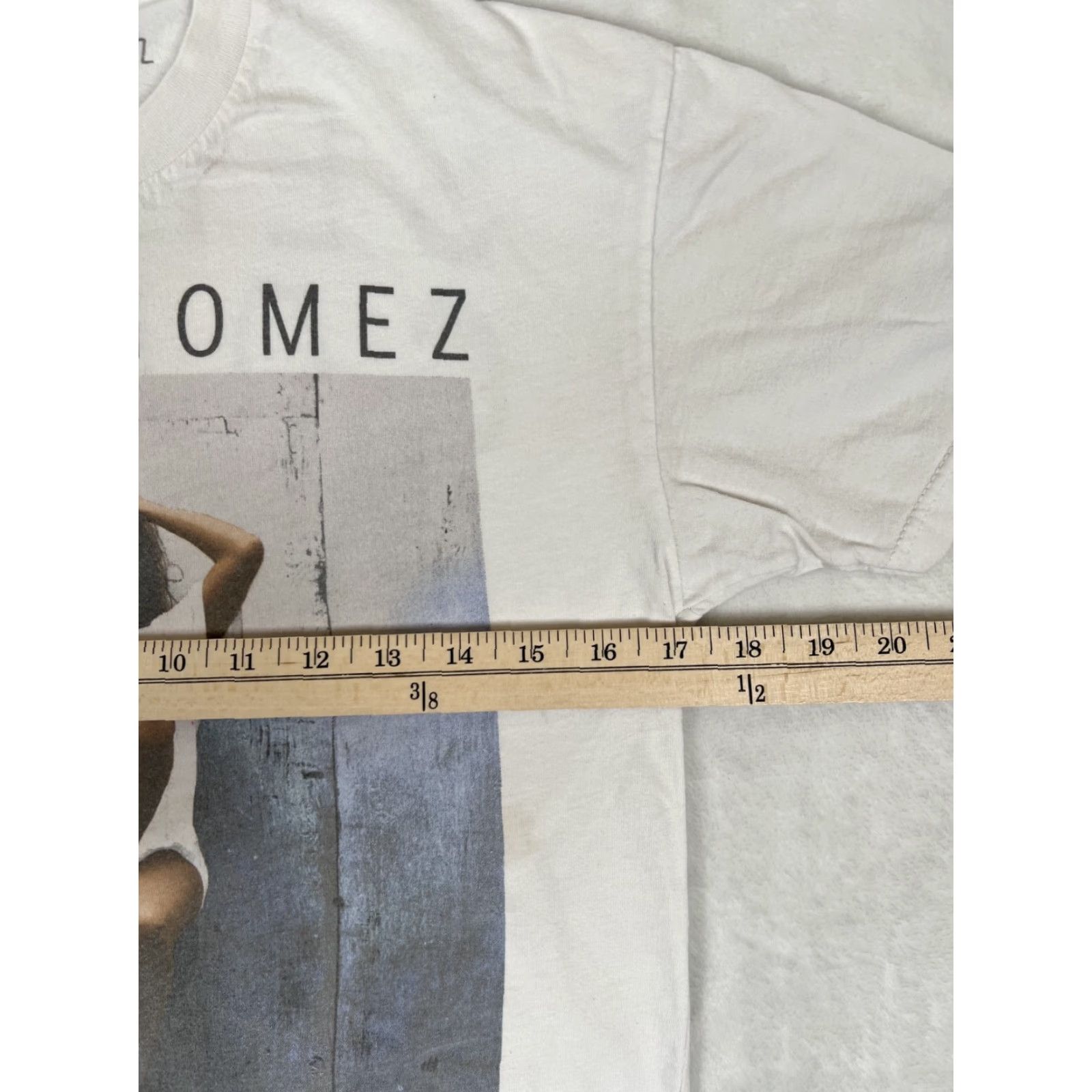Vintage Selena Gomez Shirt T-Shirt 2016 Revival Tour Concert Small S Black Cotton Crew Neck Short Sleeve Unisex Adults Music Vintage No (Note: with stains) Size US S / EU 44-46 / 1 - 7 Thumbnail