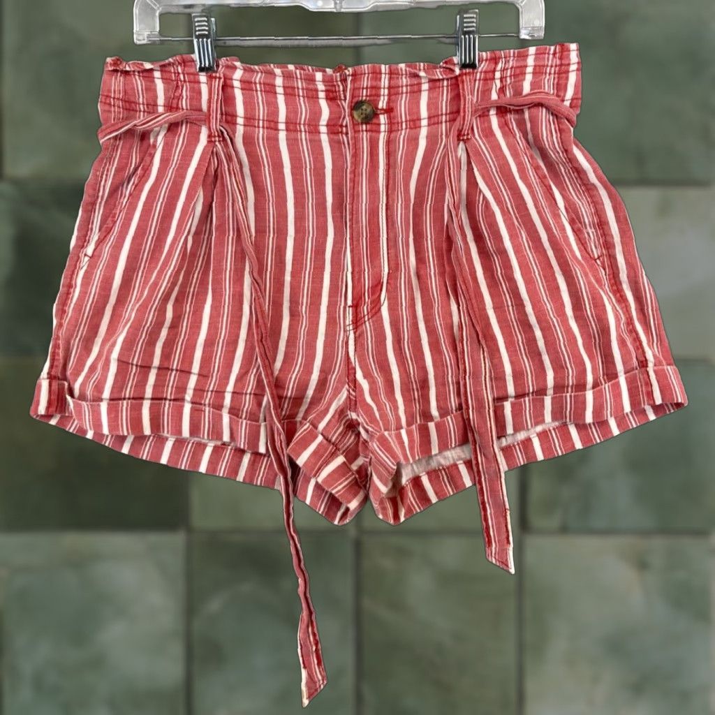 American Eagle Outfitters American Eagle Shorts Womens 10 Red Stripe Paperbag Belted Size 32" / US 10 / IT 46 - 1 Thumbnail