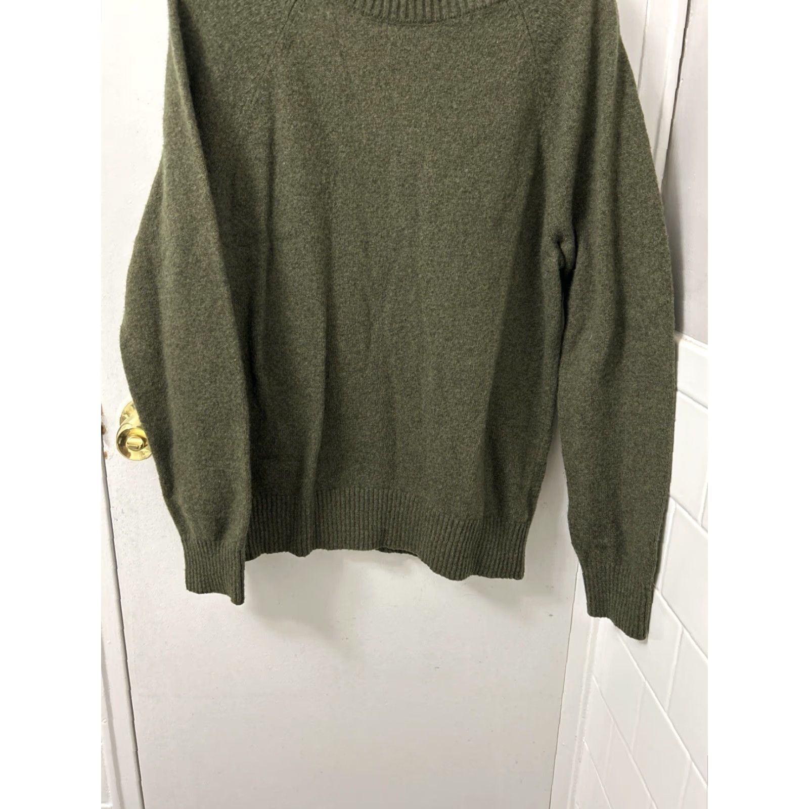 Olive VINTAGE J Crew Sweater Mens L Olive Green Raglan L/S Crewneck Pullover Knit Wool Blend All Seasons Men Size US L / EU 52-54 / 3 - 3 Thumbnail