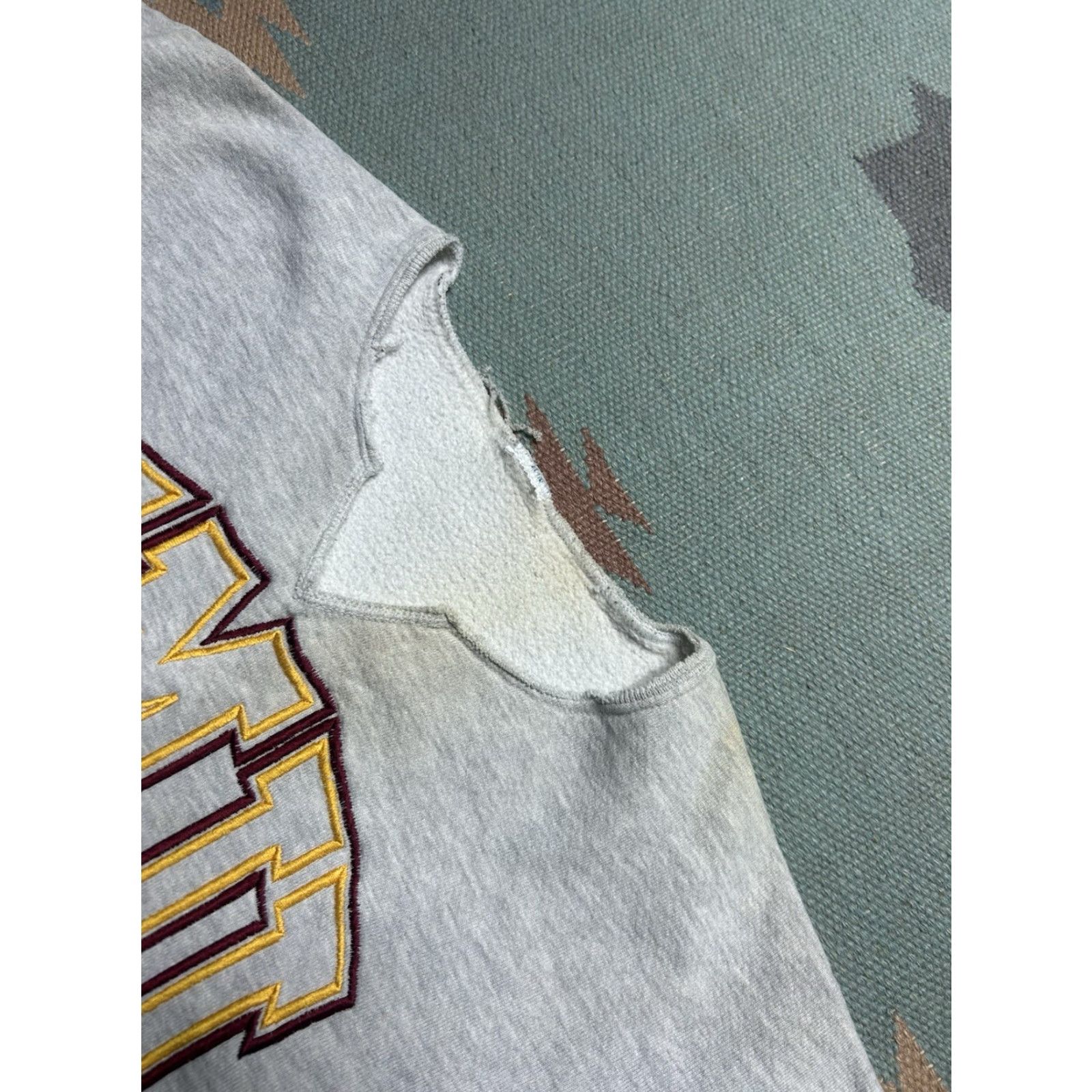 Russell Athletic VINTAGE 80s Russell Athletic Sweatshirt CMU Central Michigan Distressed L/XL Men Gray Pullover Size US L / EU 52-54 / 3 - 7 Thumbnail