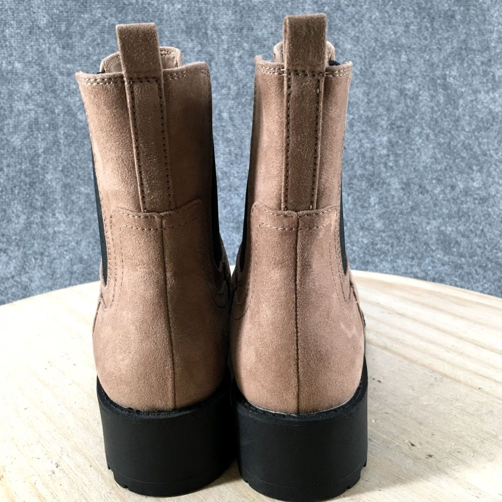 Old Navy Old Navy Boots Womens 8 Chelsea Booties Beige Faux Suede Pull On Block Heels Boots Size US 8 / IT 38 - 6 Thumbnail