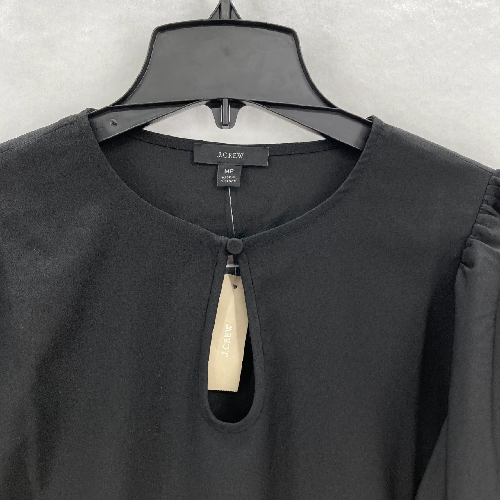 J.Crew J.CREW Puff Sleeve Satin Back Crepe Top Women's PM Petite Black Keyhole Neckline Size M / US 6-8 / IT 42-44 - 4 Thumbnail