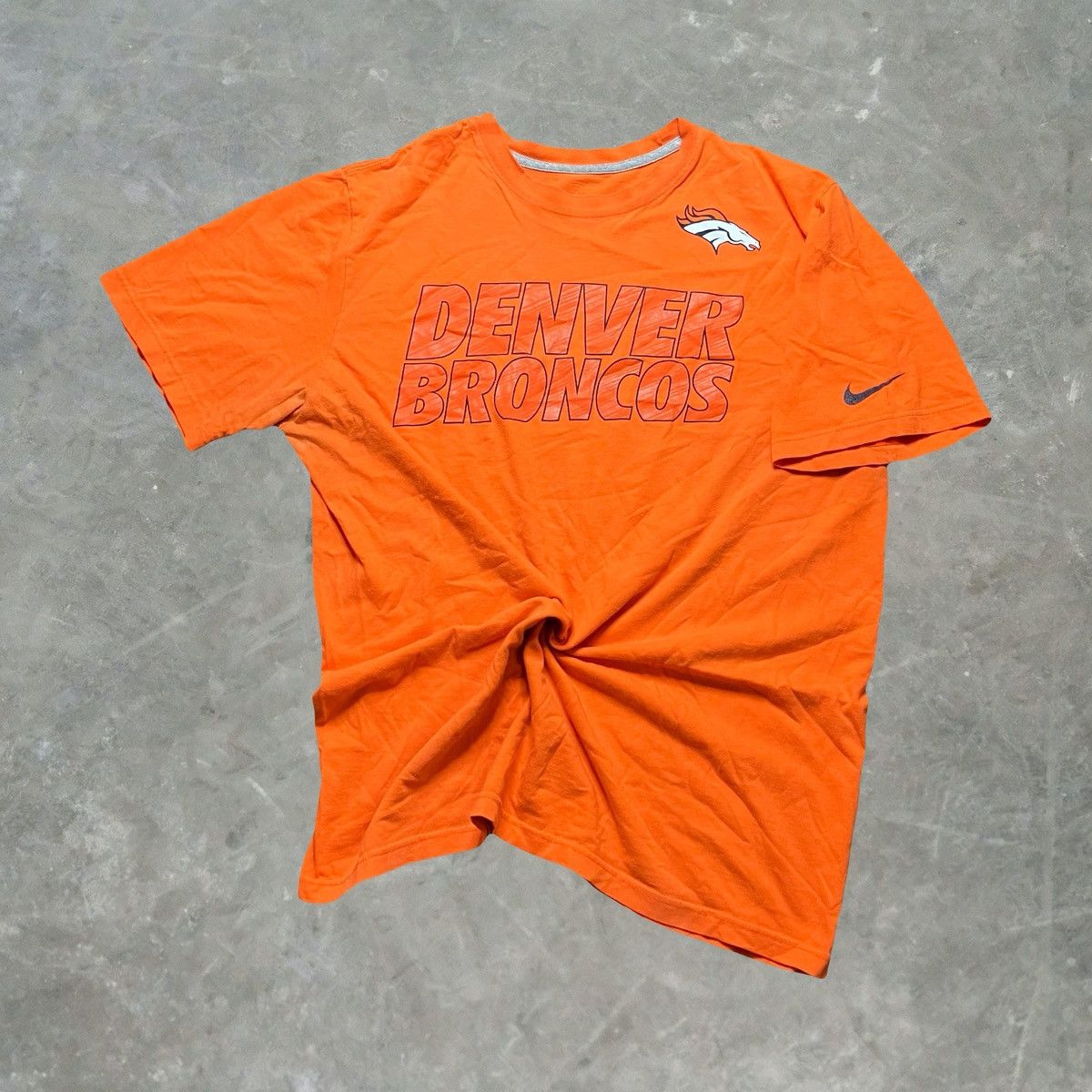 NFL × Nike Nike Denver Broncos NFL Football Graphic T Shirt Size US L / EU 52-54 / 3 - 1 Thumbnail