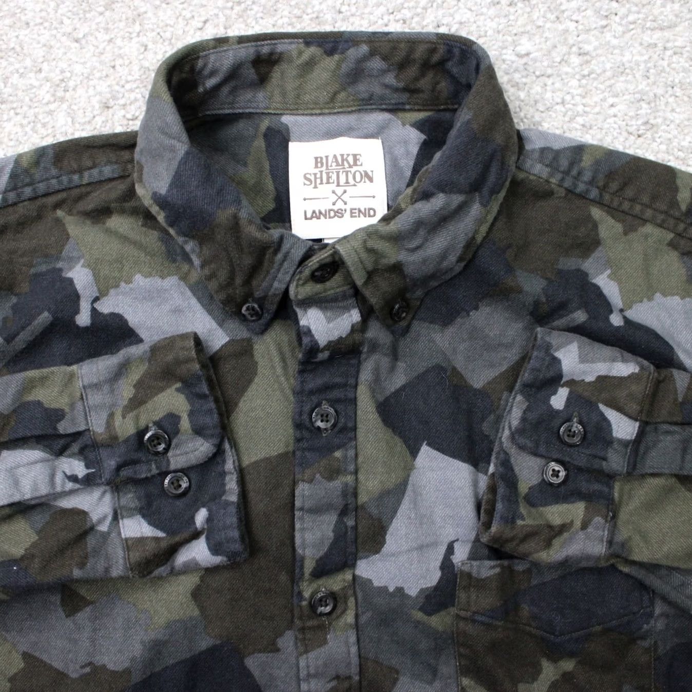 Lands' End Blake Shelton x Lands End Camo Shirt Mens Large 16-16.5 Green/Gray L/S Button-Up Shirt Size US L / EU 52-54 / 3 - 2 Thumbnail