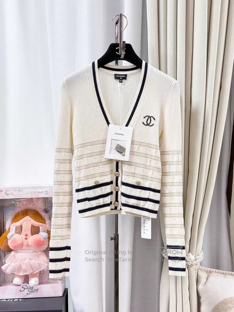 Chanel Chanel Black and gold striped double C long-sleeved knitte Size XS / US 0-2 / IT 36-38 - 1 Thumbnail