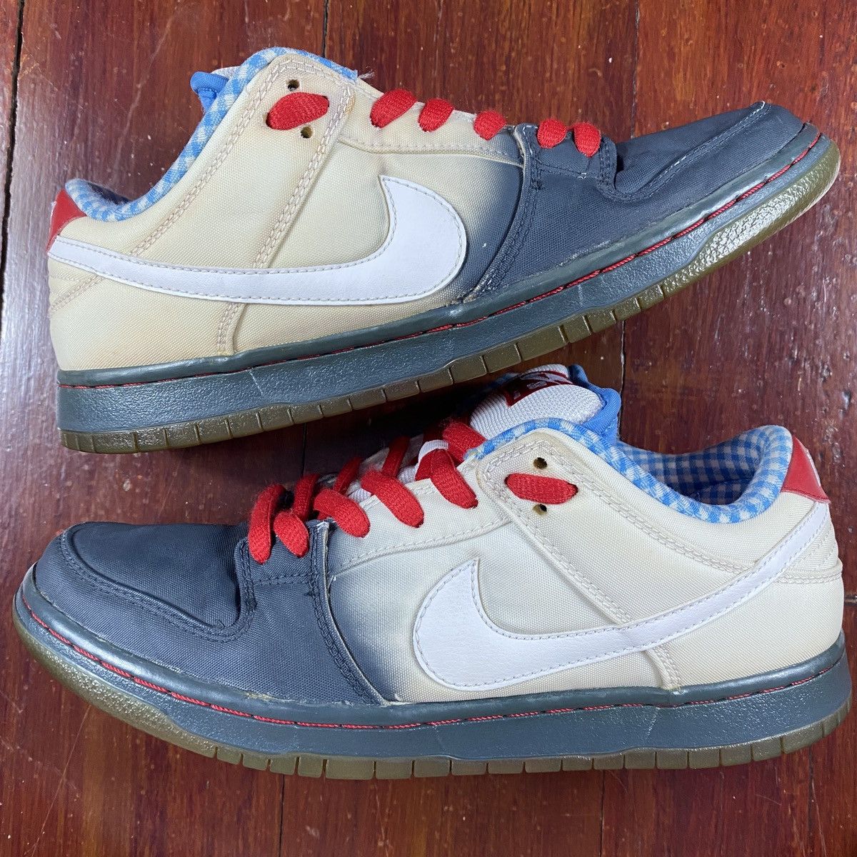 Nike SB Dunk Low Dorothy 2014 Size US 8.5 / EU 41-42 - 2 Thumbnail