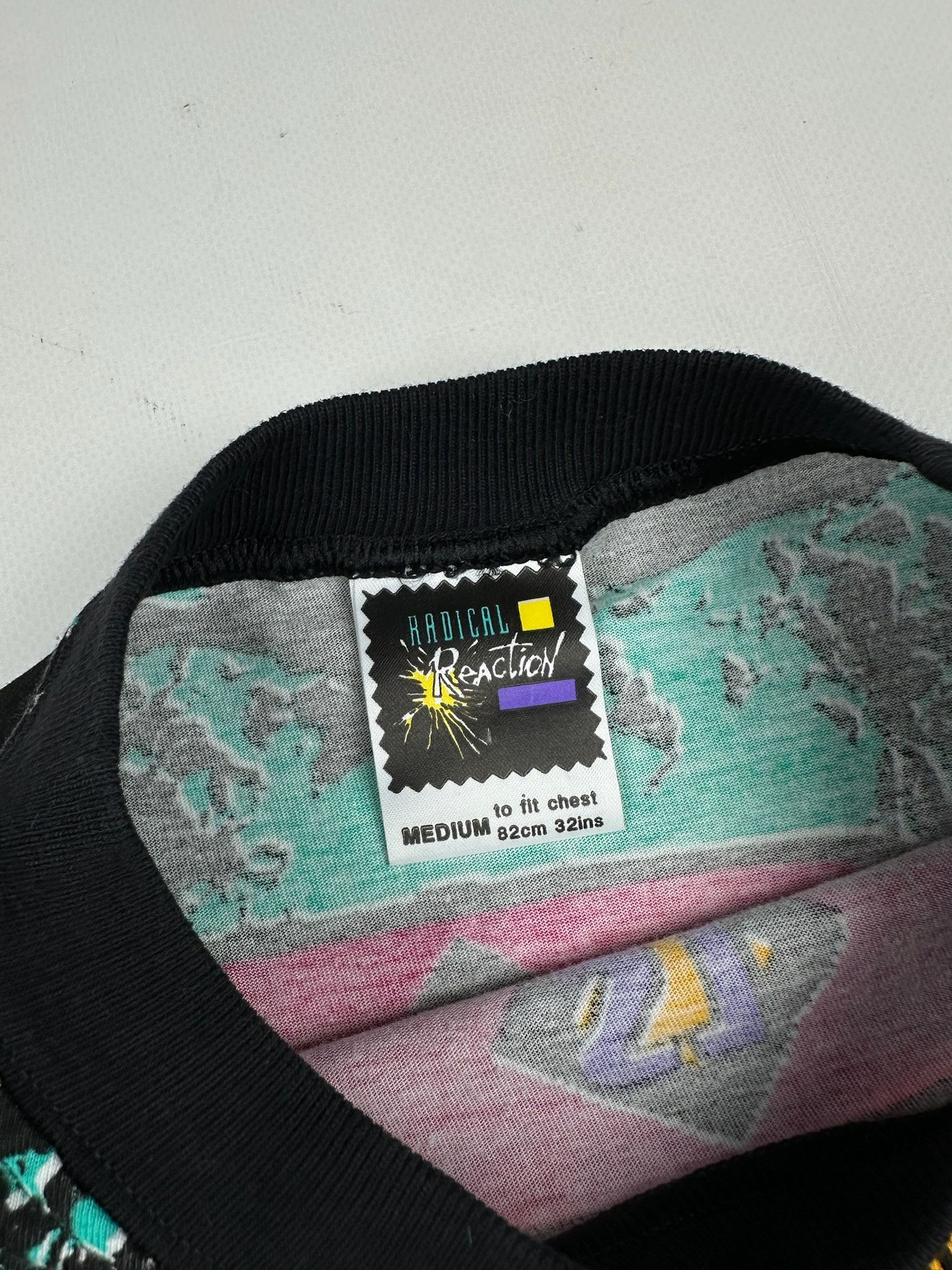 Vintage Vintage 90s Surf Over Print Tshirt AOP acid rave drug lsd Size US M / EU 48-50 / 2 - 3 Thumbnail