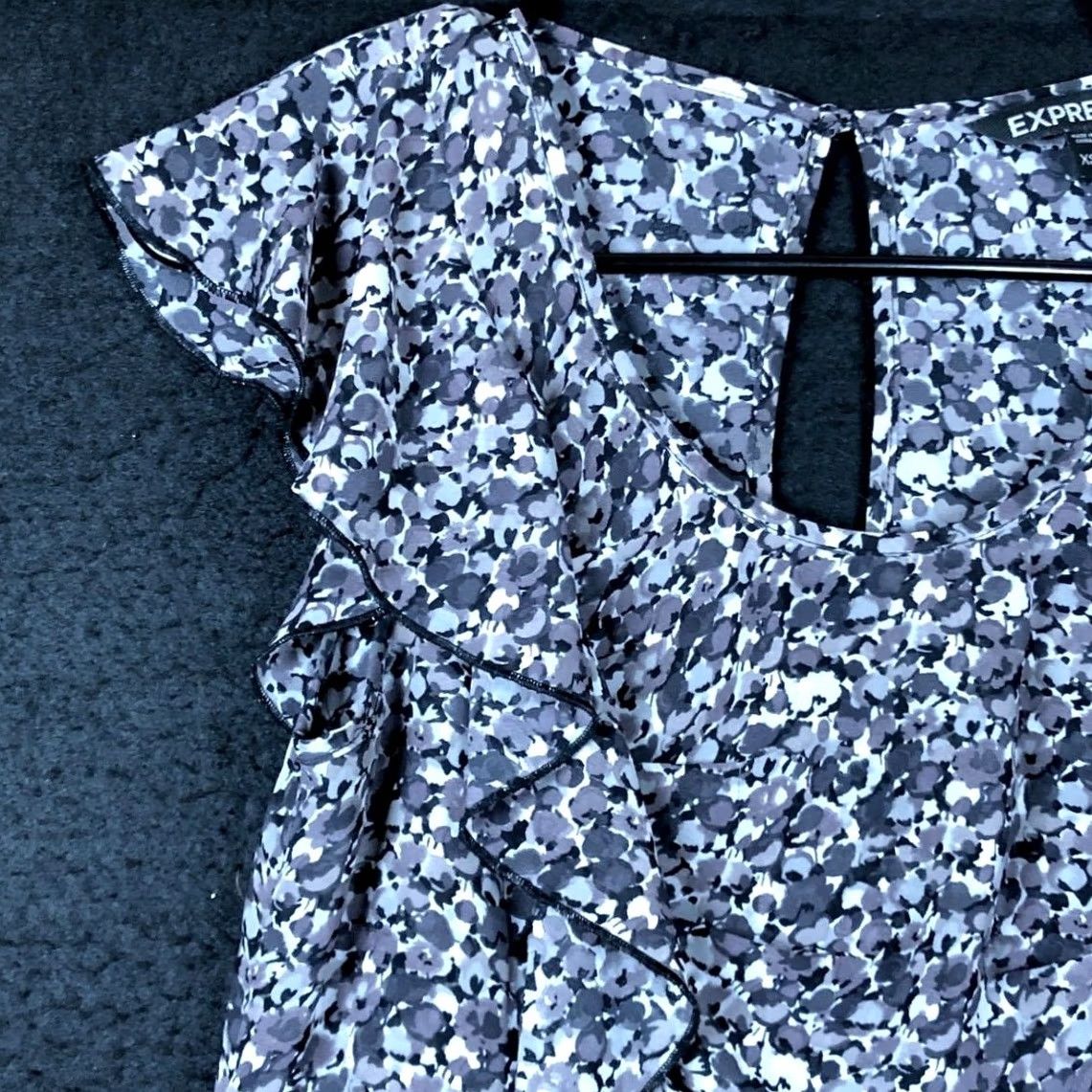 Express Express Blouse Gray Black Purple Floral Pleated Ruffle Cap Short Sleeve XS Women Shirt Tie? Size XS / US 0-2 / IT 36-38 - 4 Thumbnail