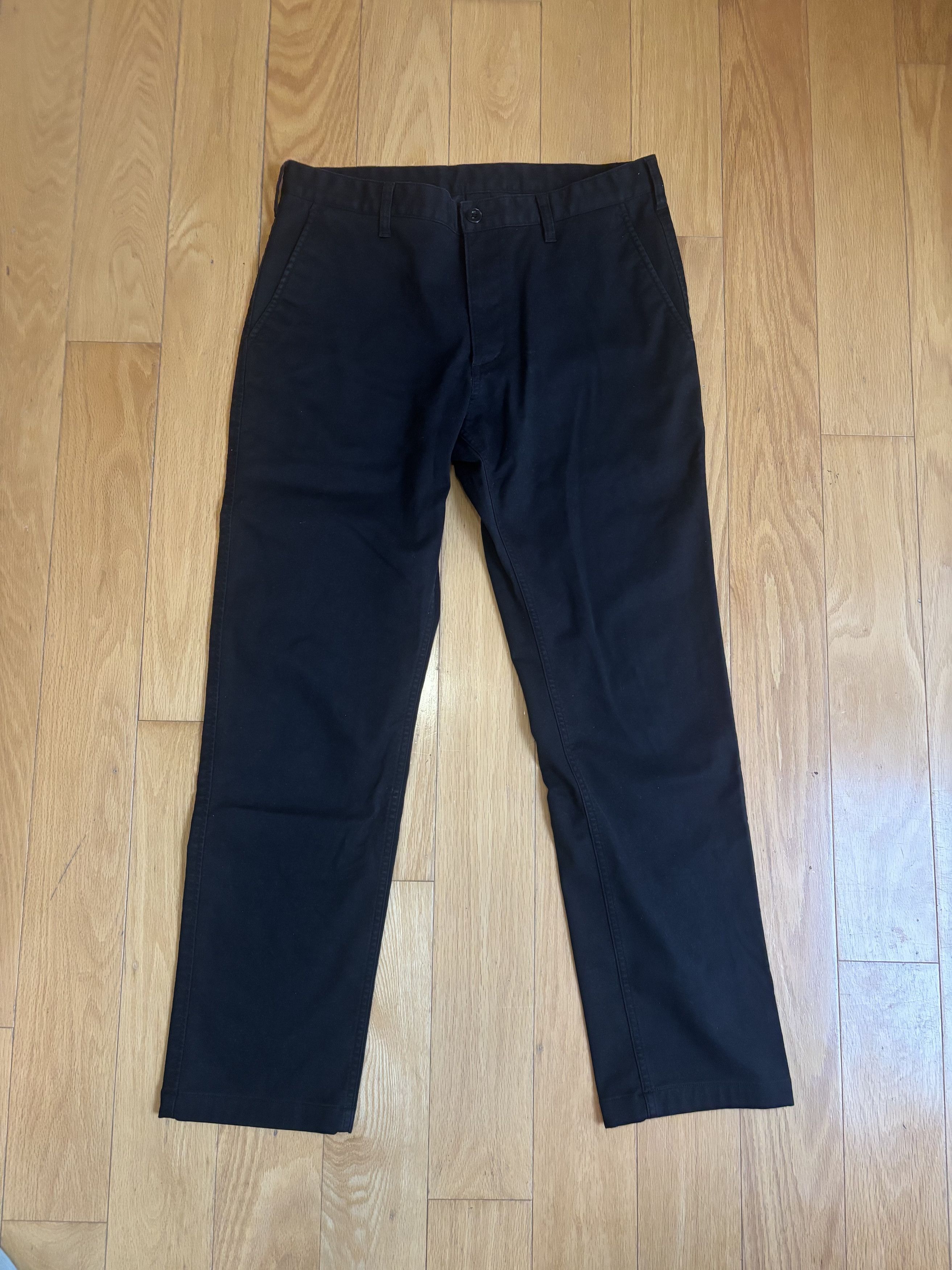 Uniqlo Uniqlo Straight Fit Khakis 32/34 Size US 32 / EU 48 - 1 Thumbnail