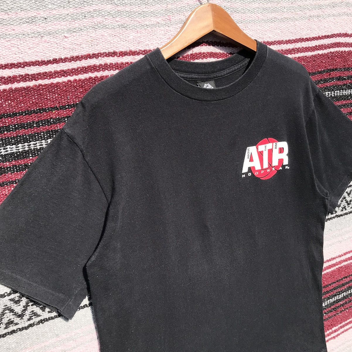 Above the Rim × NBA × Vintage Vintage 90s Above The Rim Hoopwear Tee SunFaded Size US L / EU 52-54 / 3 - 7 Thumbnail