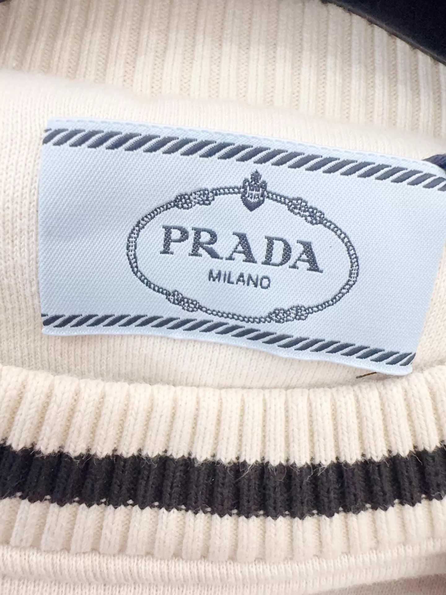 Prada Prada XS New Sweatshirt w/ Tags Size XS / US 0-2 / IT 36-38 - 4 Thumbnail