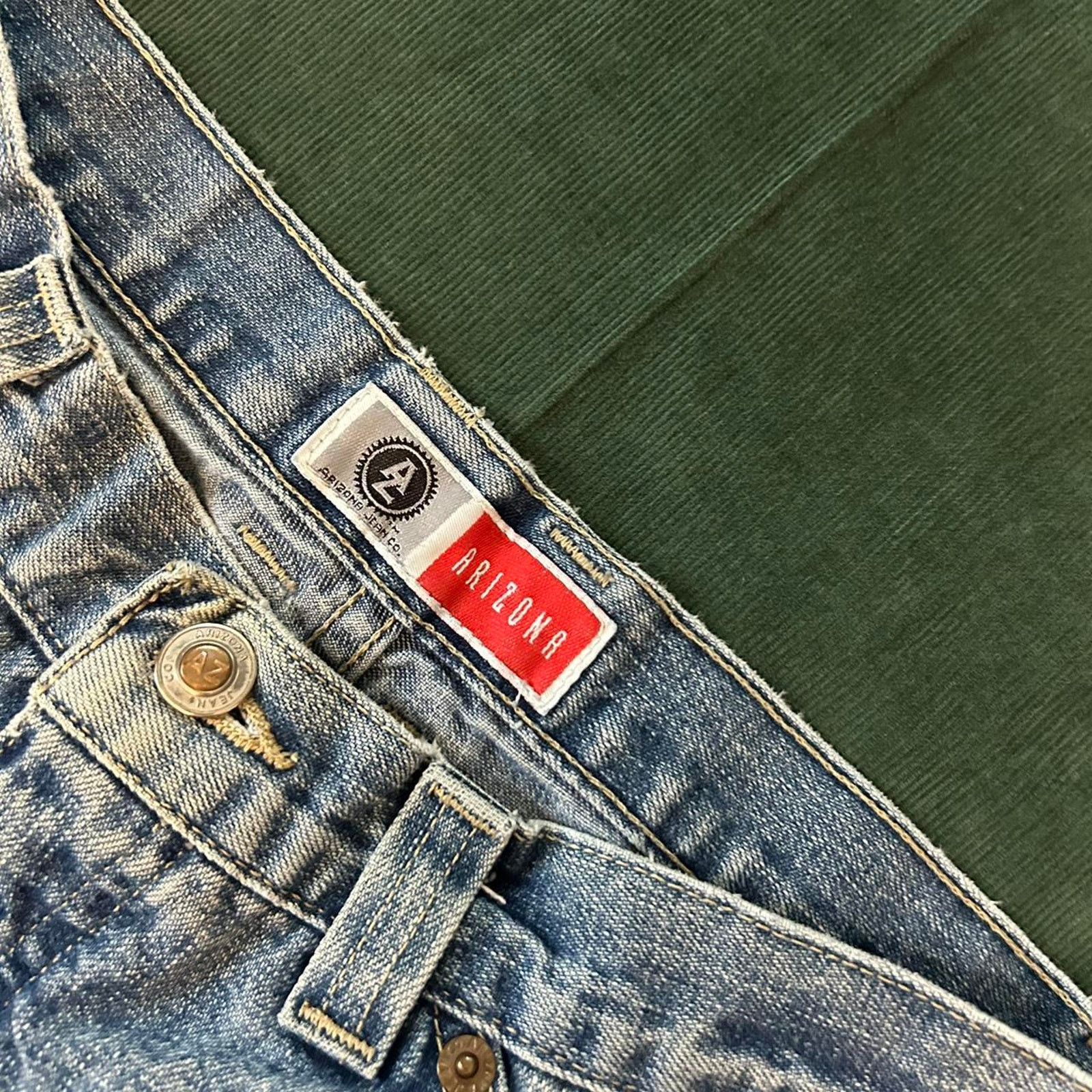 Arizona Jean Co. Y2k arizona distressed jorts minor Size 38" / US 16 / IT 52 - 2 Thumbnail
