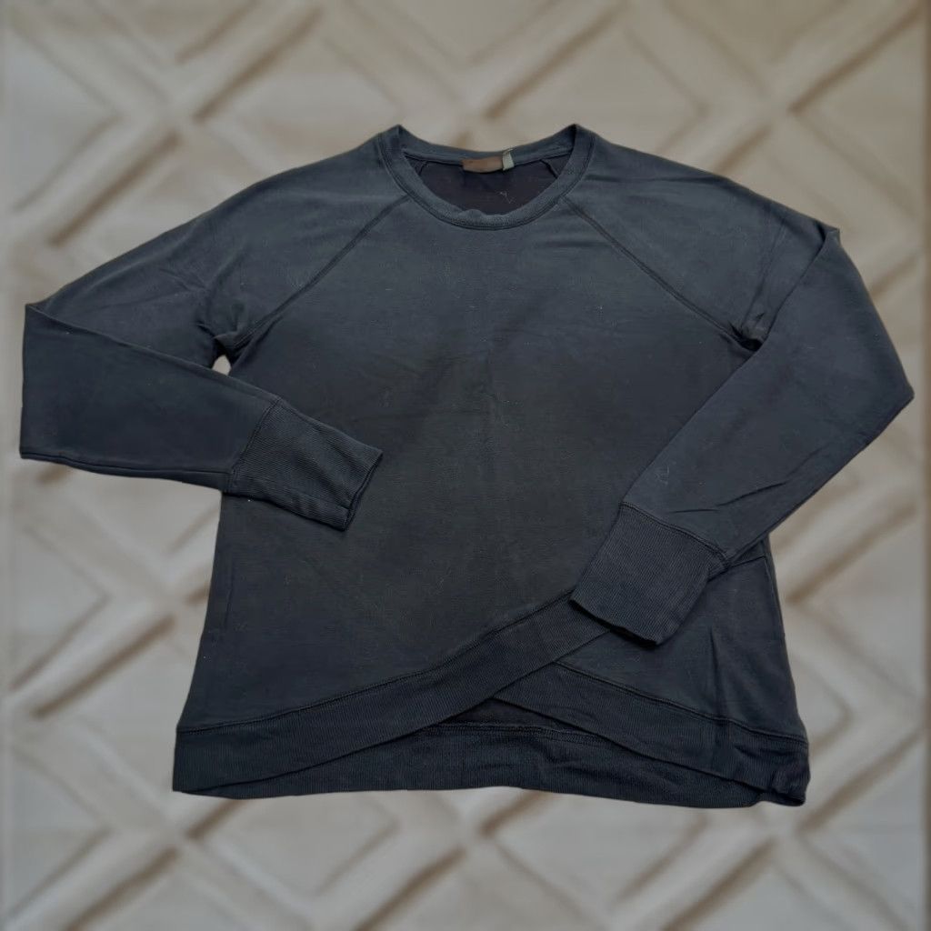 Athleta Athleta Sweatshirt Womens M Black Crew Neck Cozy Karma Crossover Pullover Pullover Breathable Lightweight Casual Athleisure Size M / US 6-8 / IT 42-44 - 1 Thumbnail