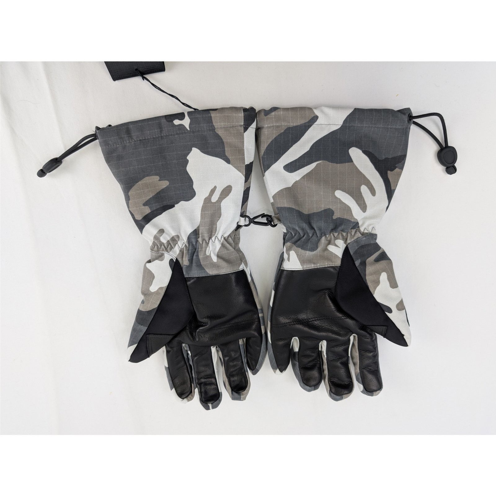 Balenciaga o1rshd1 Size: M / Ski Gloves in Camo / Grey / White Size ONE SIZE - 2 Thumbnail