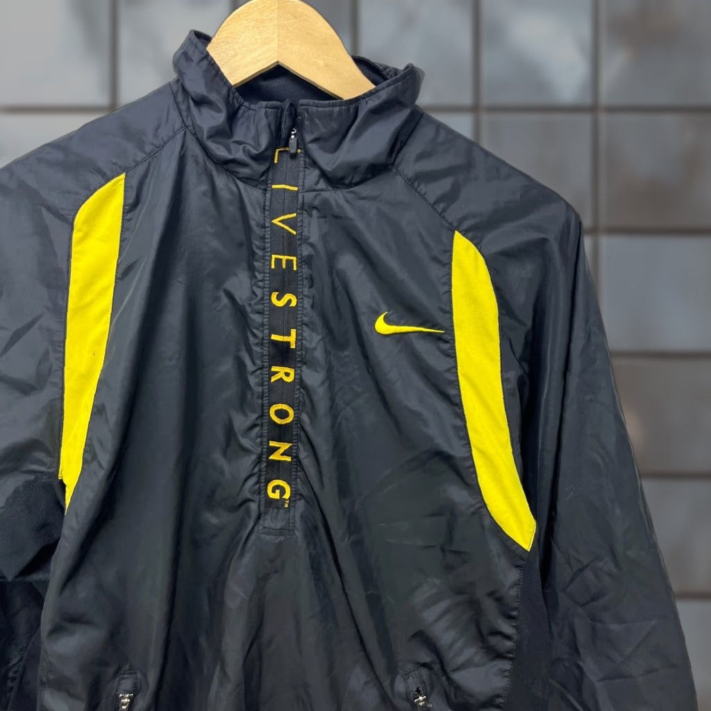 Nike VINTAGE Nike Live Strong Swoosh Quarter Zip Windbreaker Jacket Small Men Windbreaker S Black Size US S / EU 44-46 / 1 - 1 Thumbnail