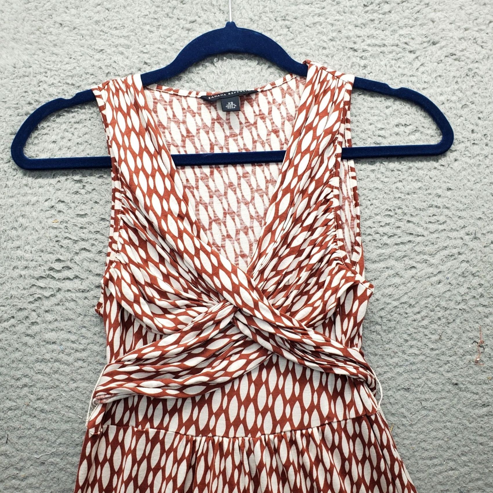 Banana Republic Banana Republic Women XS Brown Geo Print Silk Fit & Flare Dress Sleeveless Midi Pleated Tie Back Geometric Print N/A N/A Size XS / US 0-2 / IT 36-38 - 3 Thumbnail