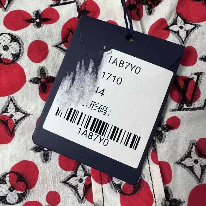 Louis Vuitton Louis Vuitton Full logo shirt 2502-Nextarrow Size US S / EU 44-46 / 1 - 2 Thumbnail