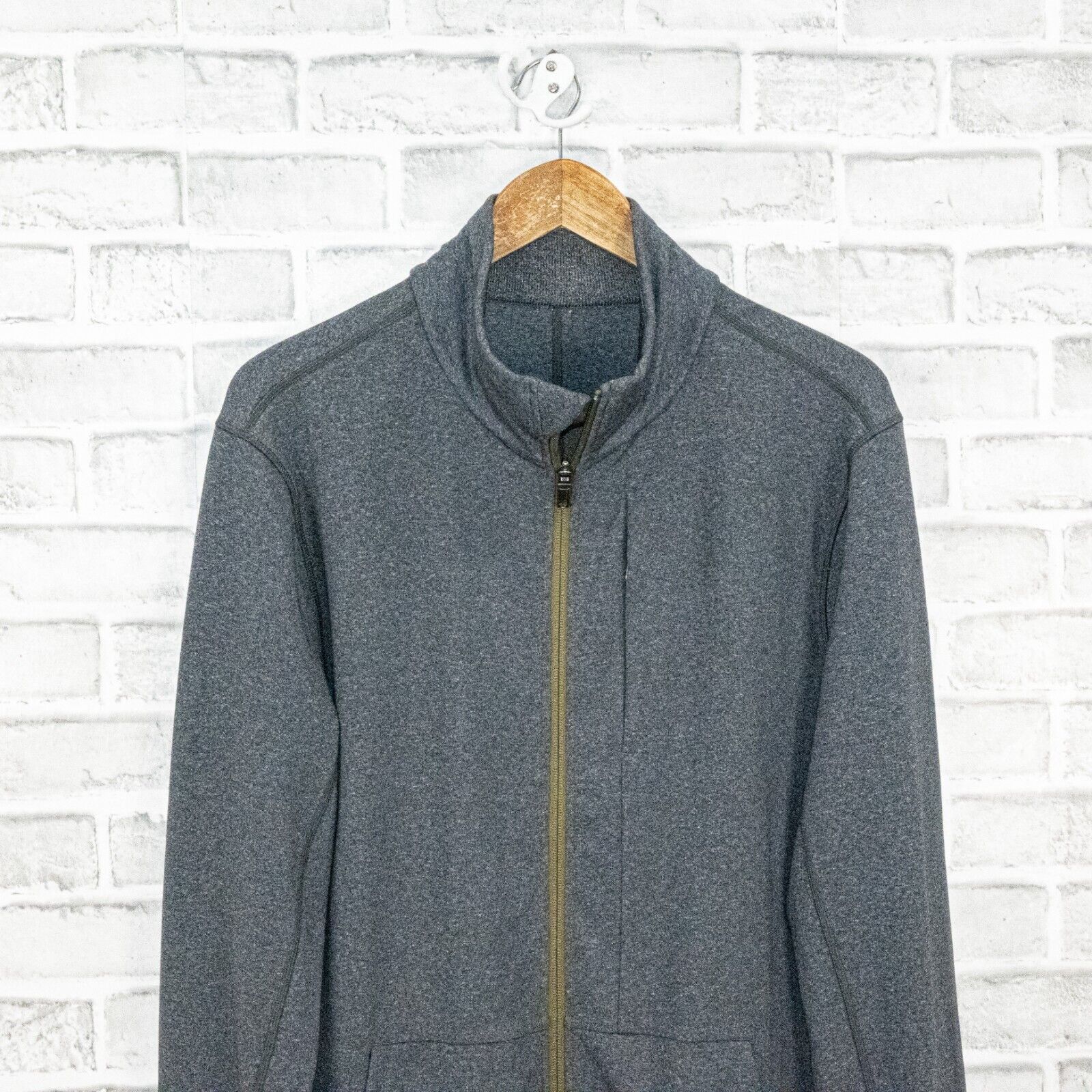 Lululemon Lululemon Full Zip Teck Jacket Multi pocket in Char Gray Size US L / EU 52-54 / 3 - 5 Thumbnail