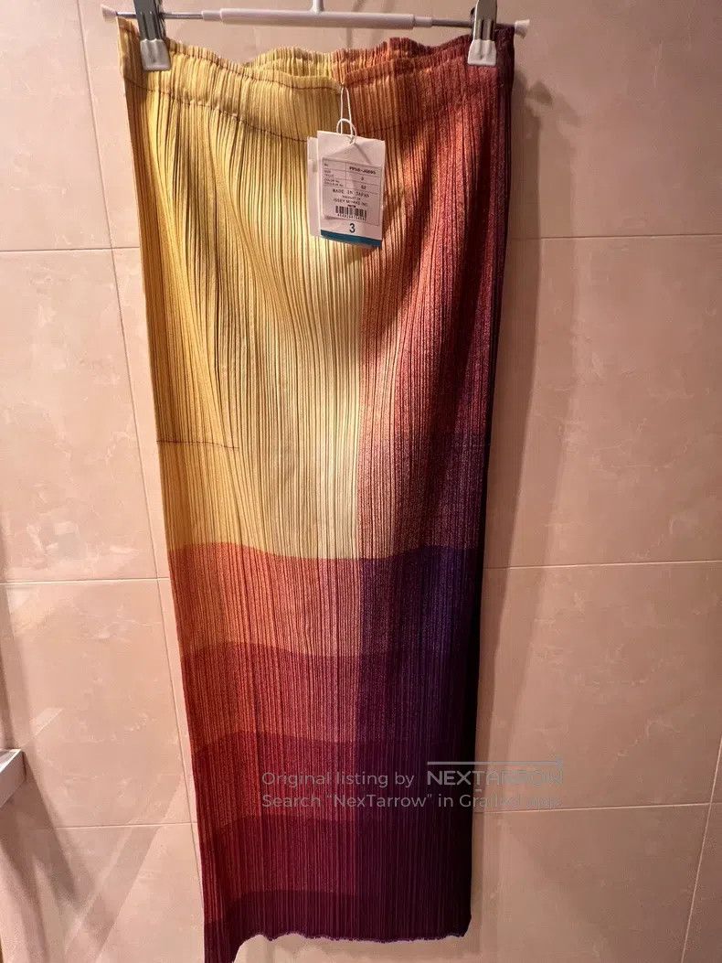 Issey Miyake Issey Miyake size:3 Gradient mosaic skirt Size 22" - 2 Thumbnail