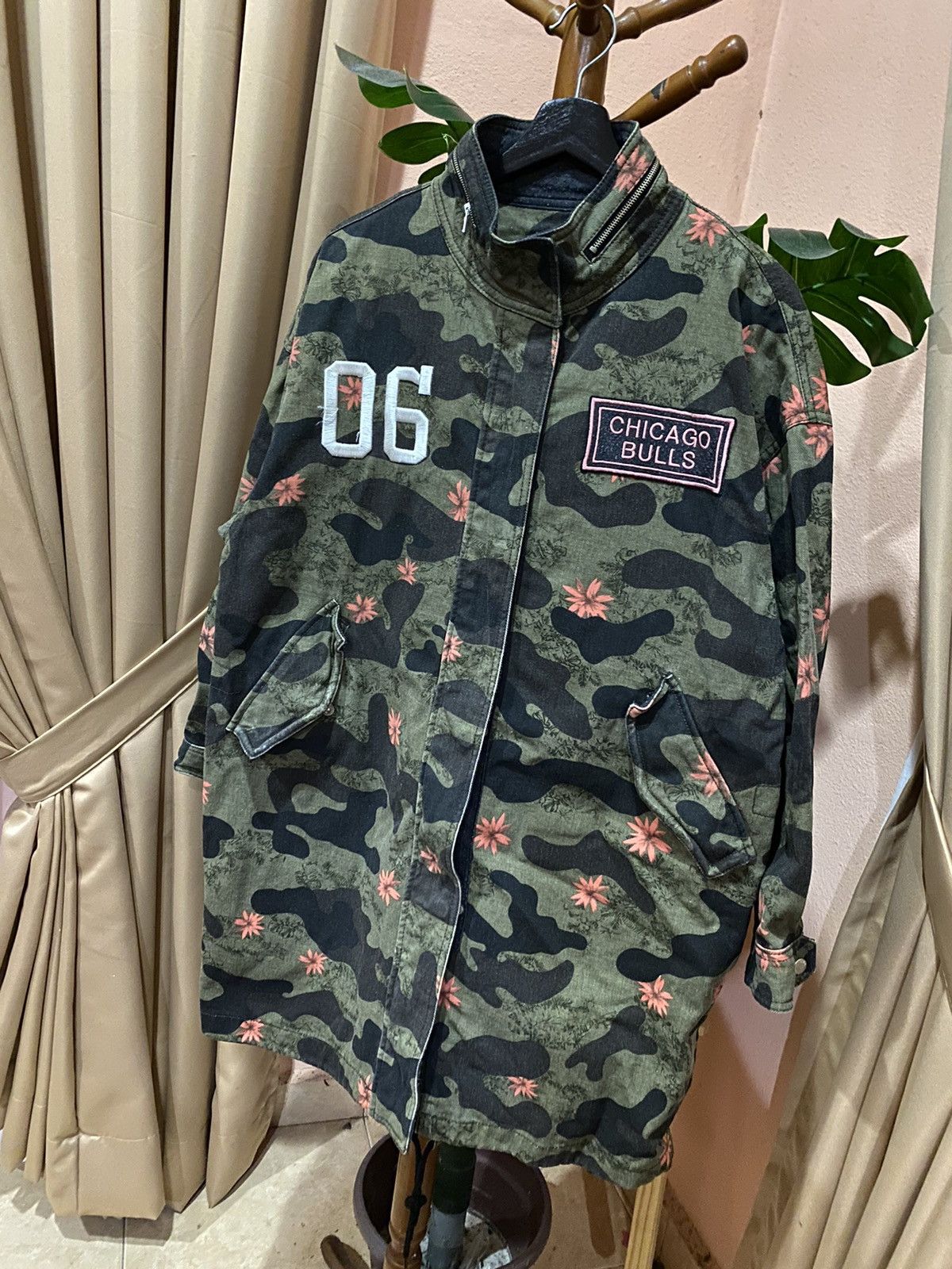 NBA NBA Chicago Bulls Camo Floral Long Jacket – Streetwear Size US S / EU 44-46 / 1 - 2 Thumbnail
