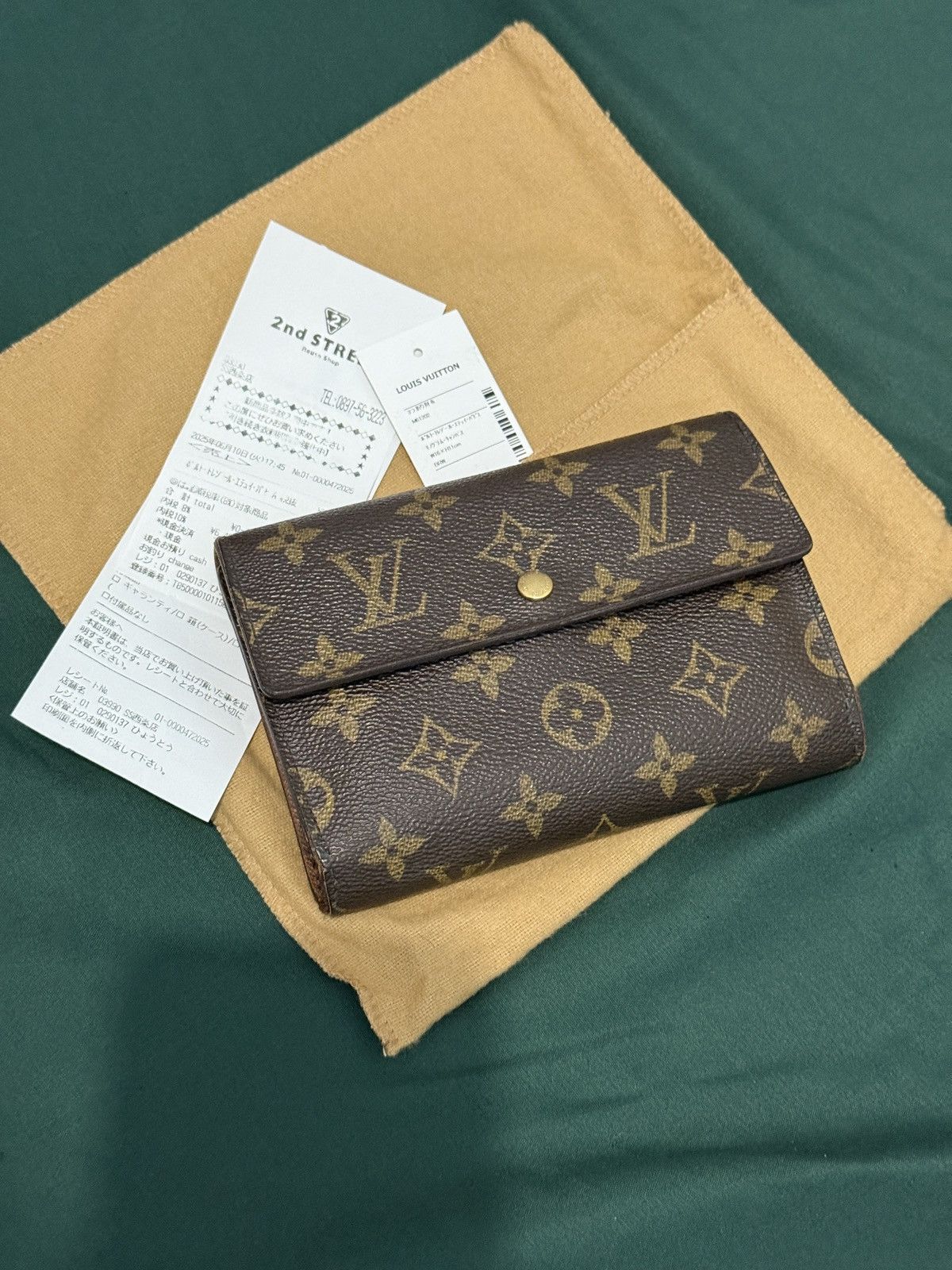 Louis Vuitton Louis Vuitton Monogram Tri Fold Wallet M61220 Size ONE SIZE - 1 Thumbnail