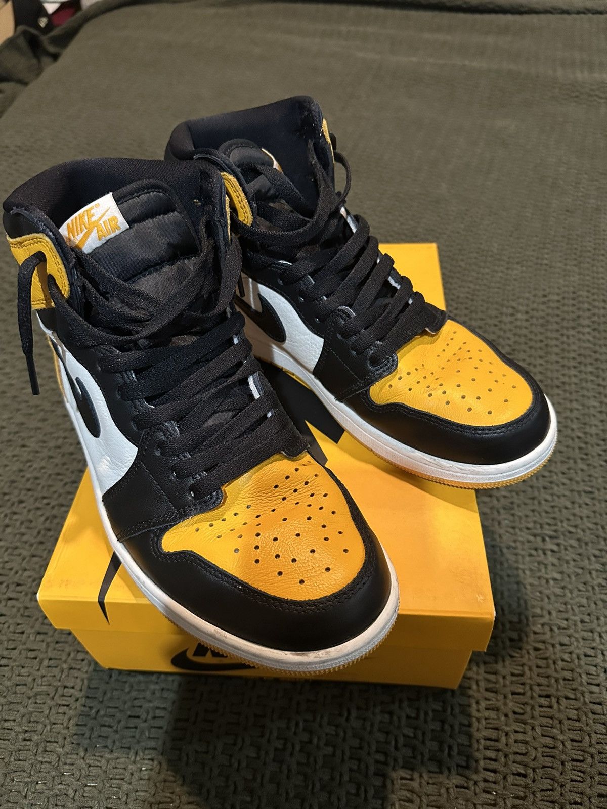 Nike Jordan 1 High Taxis Size US 9 / EU 42 - 1 Thumbnail