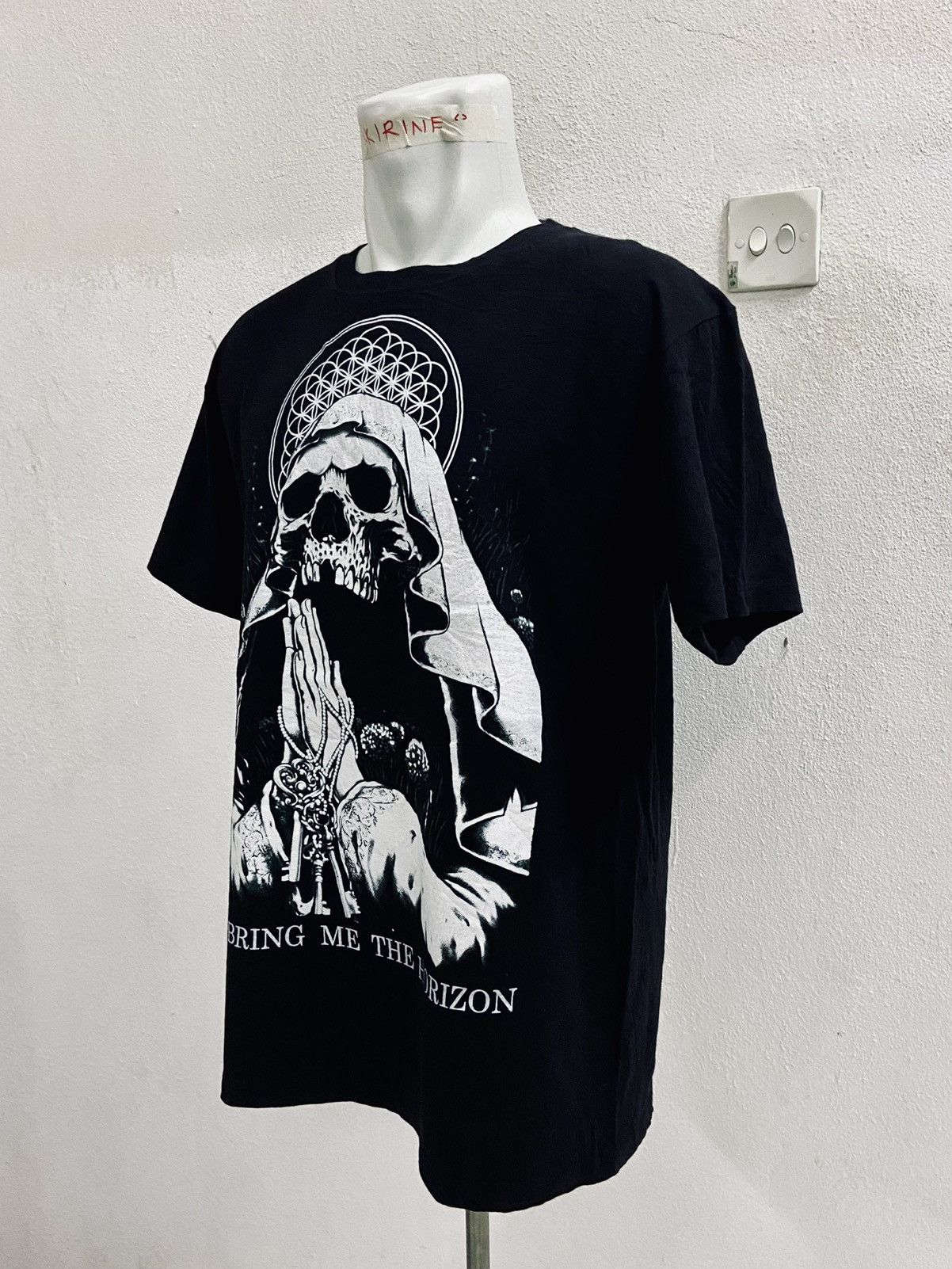 Band Tees BRING ME THE HORIZONS SKULL GRAPHICS TEE Size US L / EU 52-54 / 3 - 5 Thumbnail