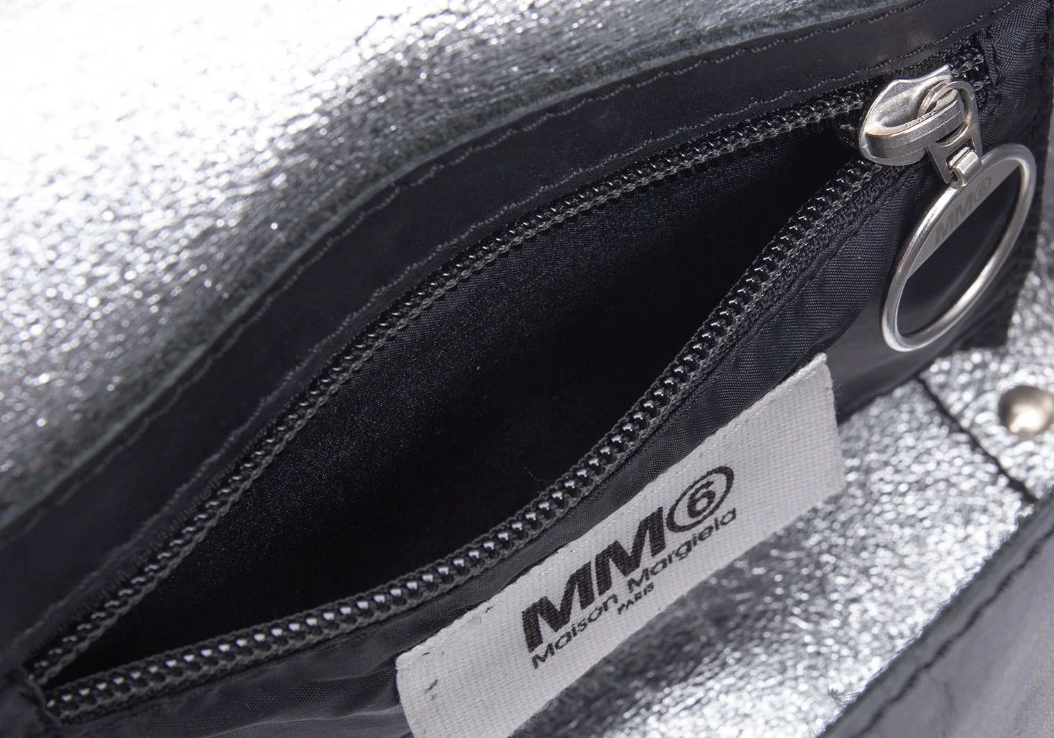 Maison Margiela Foil Leather Shoulder Bag in Black and Silver Size ONE SIZE - 17 Thumbnail