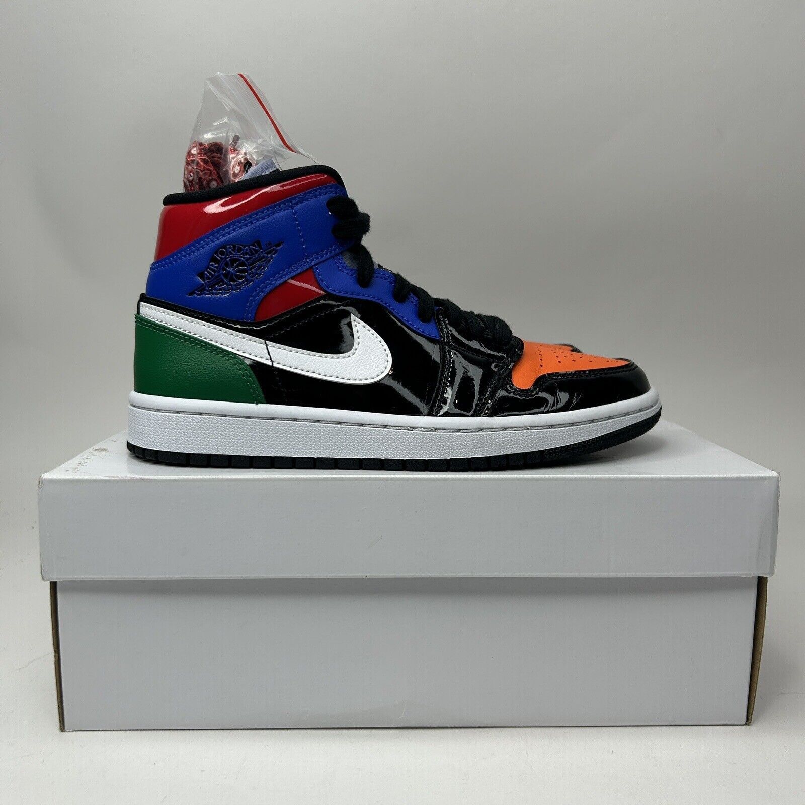 Nike Nike Air Jordan 1 Mid Retro SE WMNS “Multi-Patent” 2023 Size US 7 / IT 37 - 4 Thumbnail