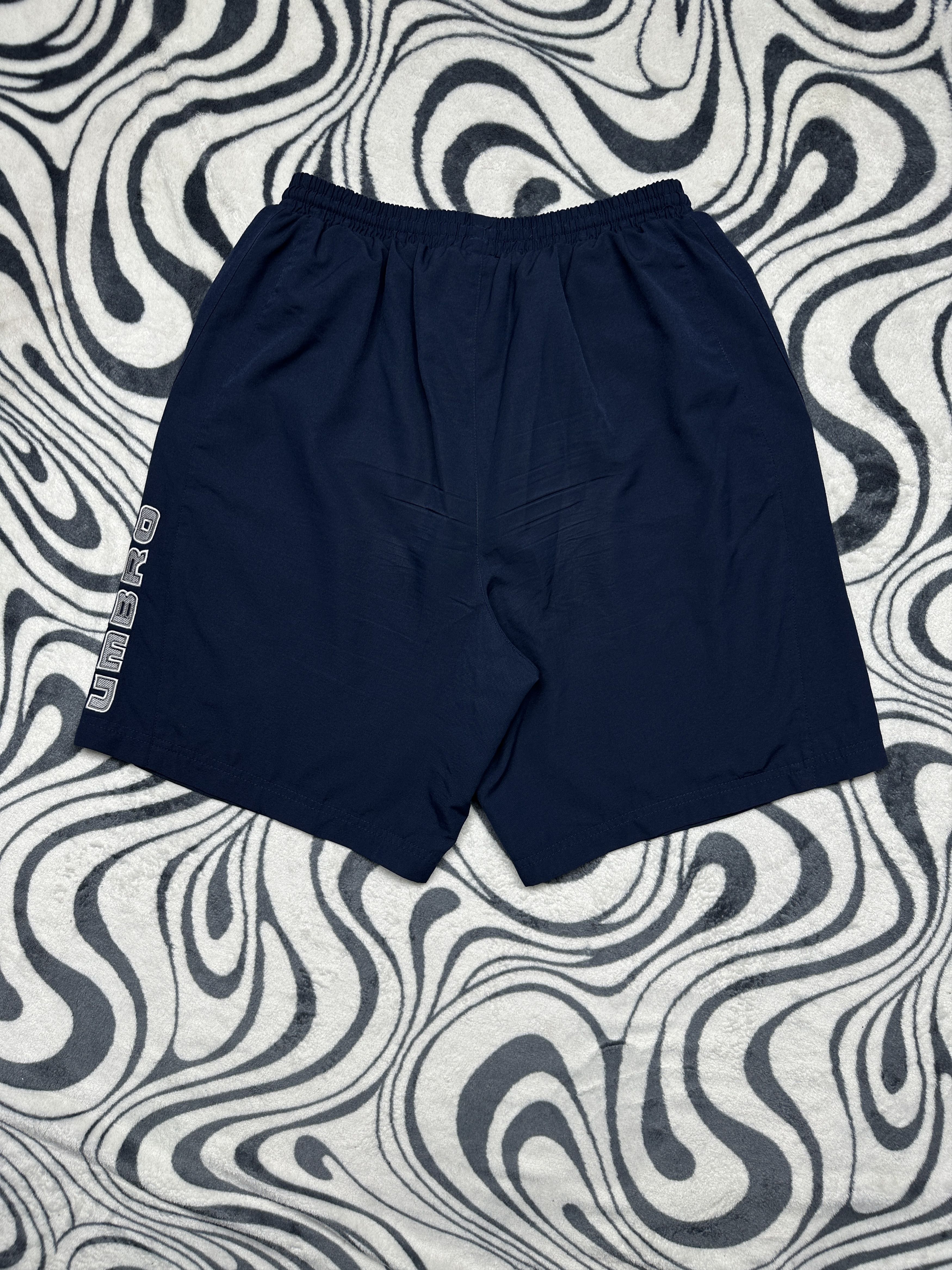 Umbro Umbro Vintage Mens Nylon Shorts Y2K Size US 34 / EU 50 - 9 Thumbnail