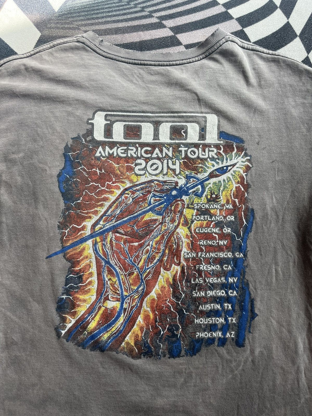 Band Tees Vintage TOOL American Tour 2014’s Sun Faded Tshirt Size US L / EU 52-54 / 3 - 9 Thumbnail
